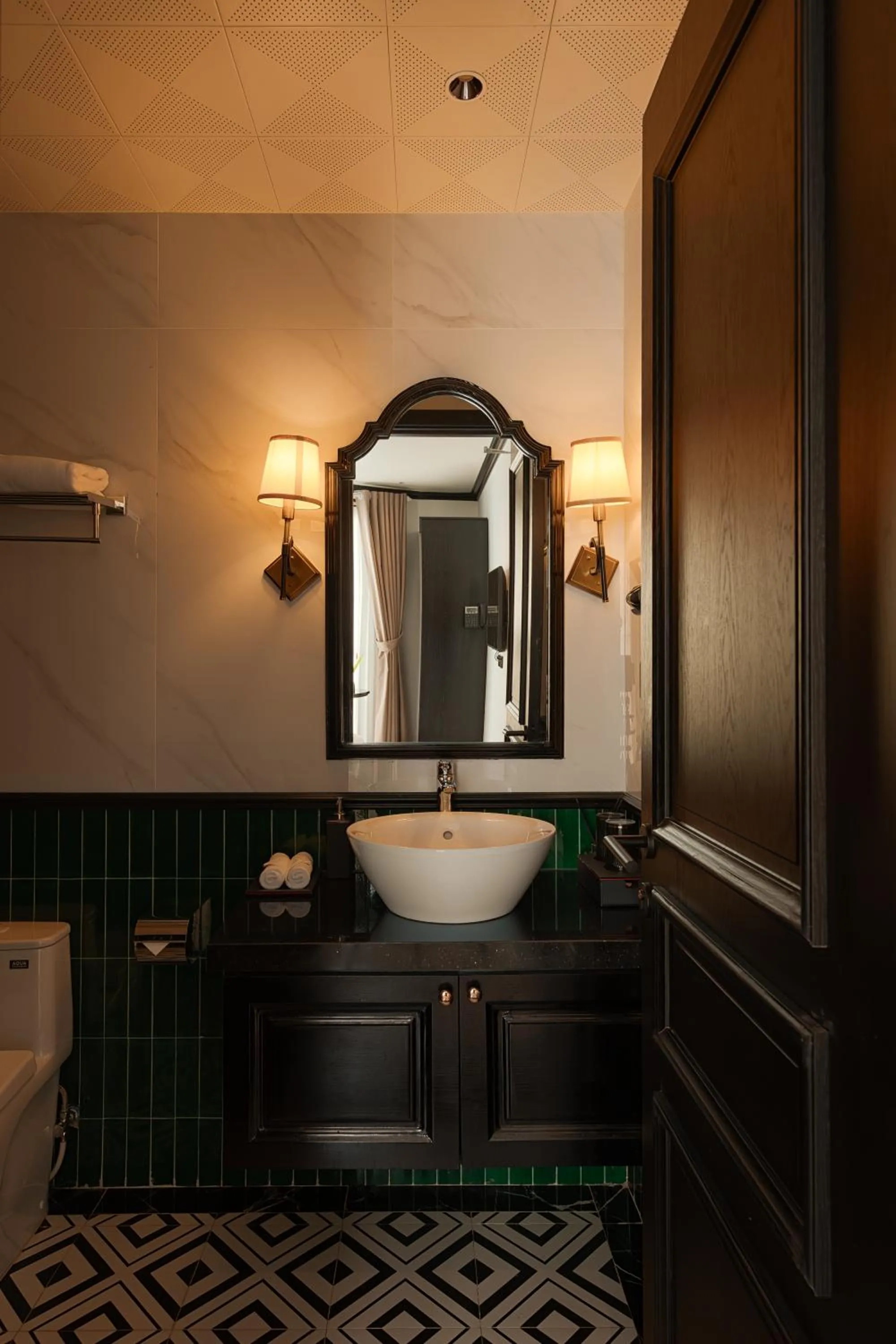 Toilet in C'Lau Hotel Ninh Binh - A Gem Nestled in Ancient Quarter