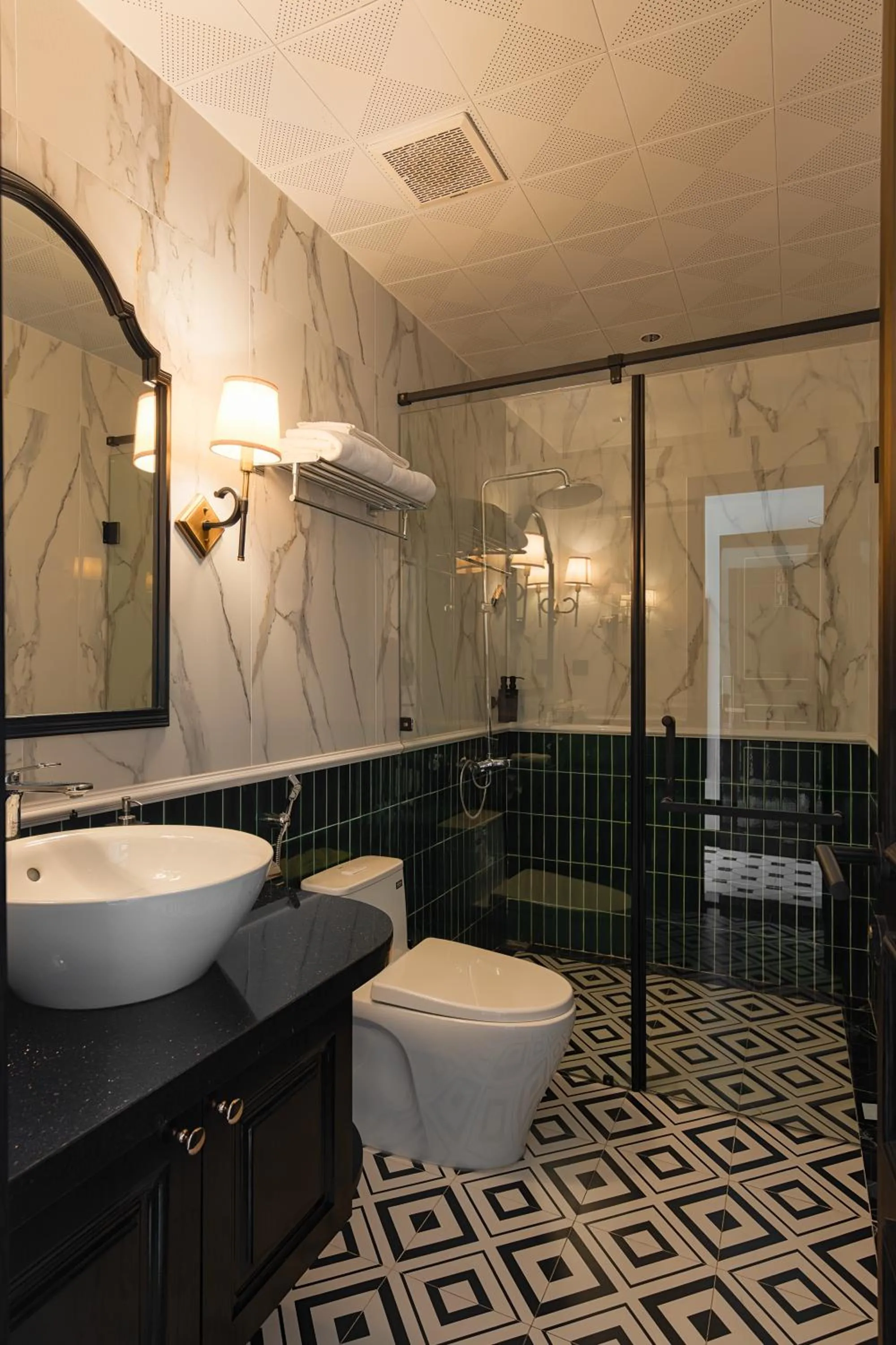 Shower in C'Lau Hotel Ninh Binh - A Gem Nestled in Ancient Quarter