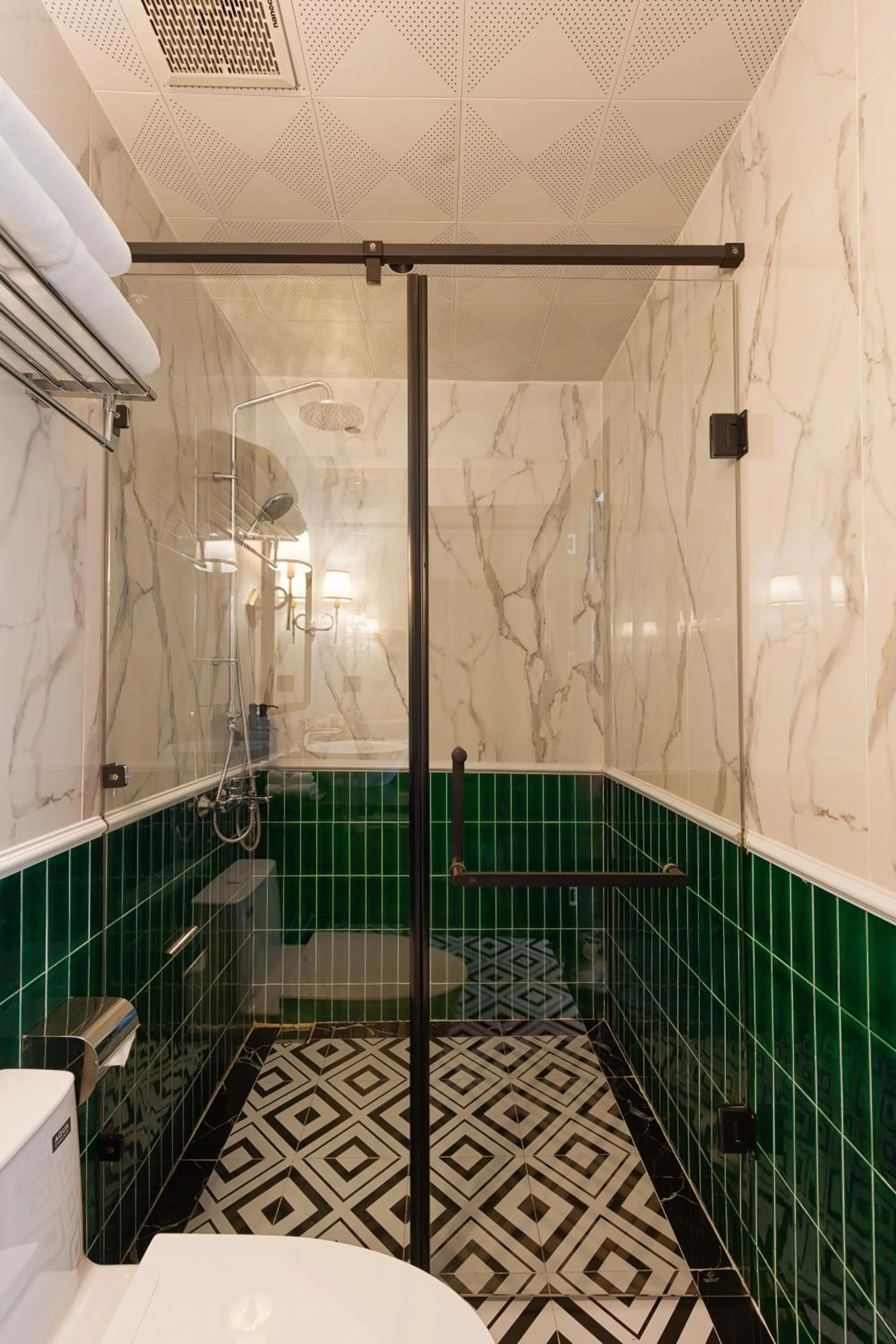 Shower in C'Lau Hotel Ninh Binh - A Gem Nestled in Ancient Quarter