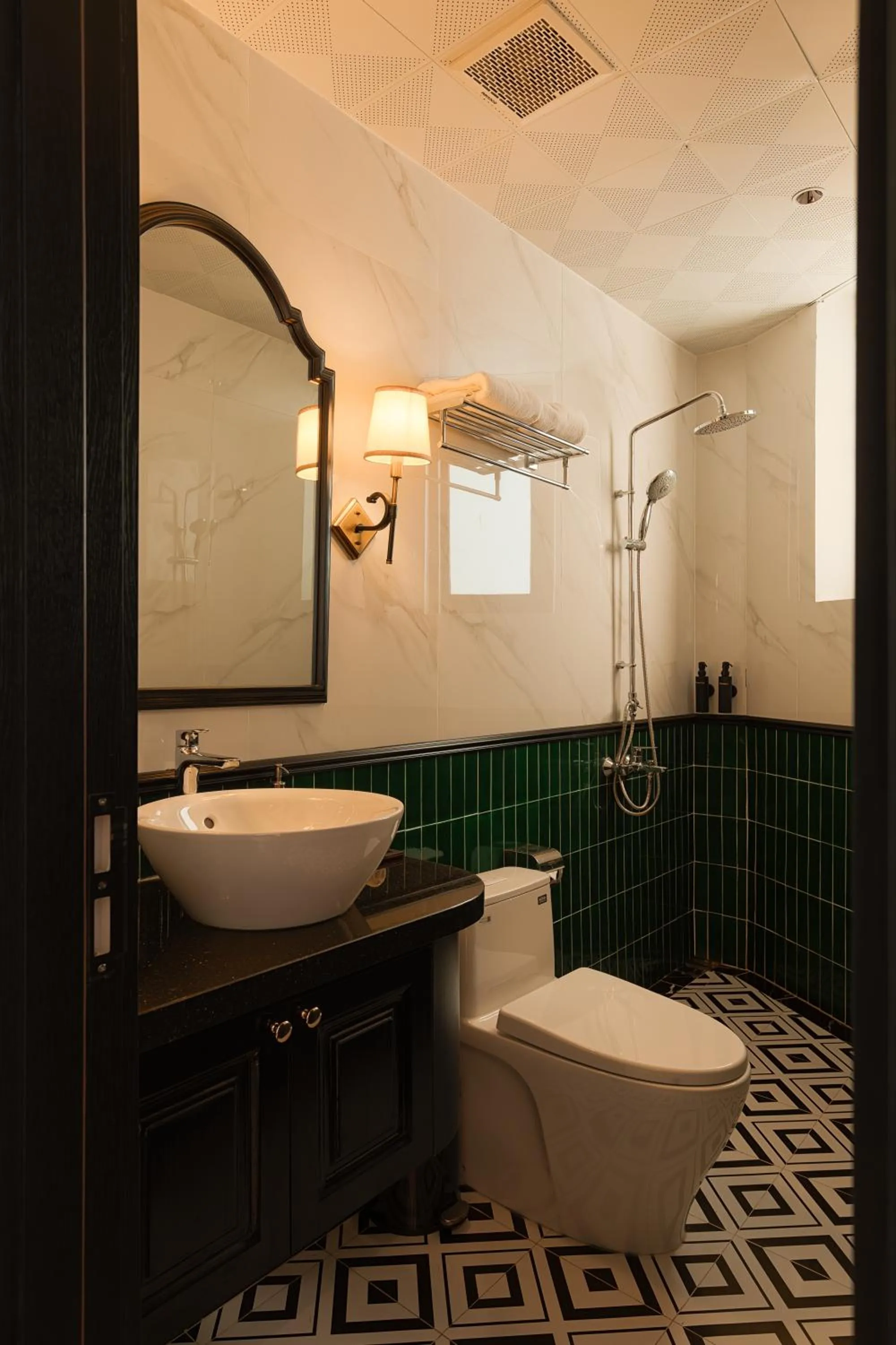 Shower in C'Lau Hotel Ninh Binh - A Gem Nestled in Ancient Quarter