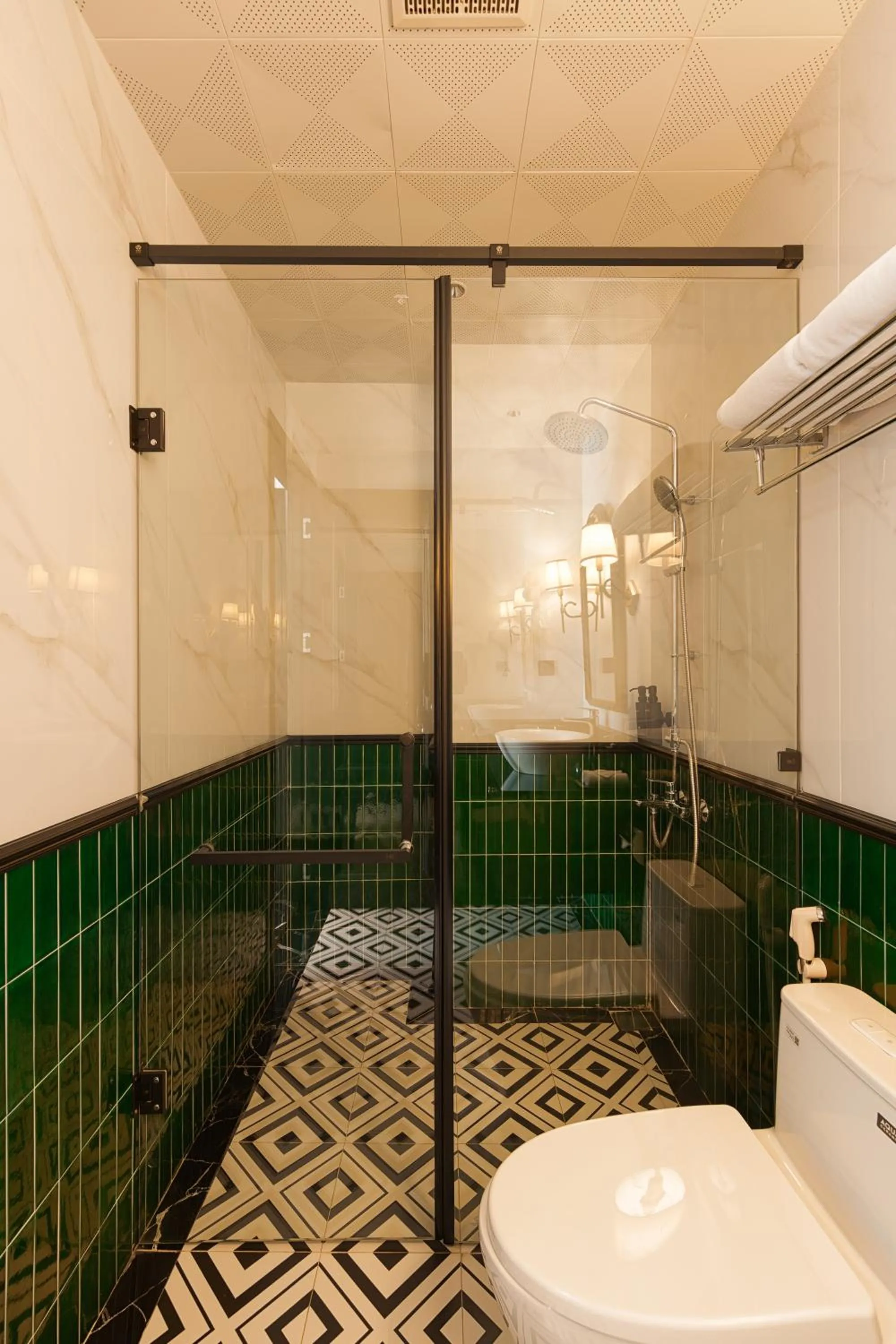 Shower in C'Lau Hotel Ninh Binh - A Gem Nestled in Ancient Quarter