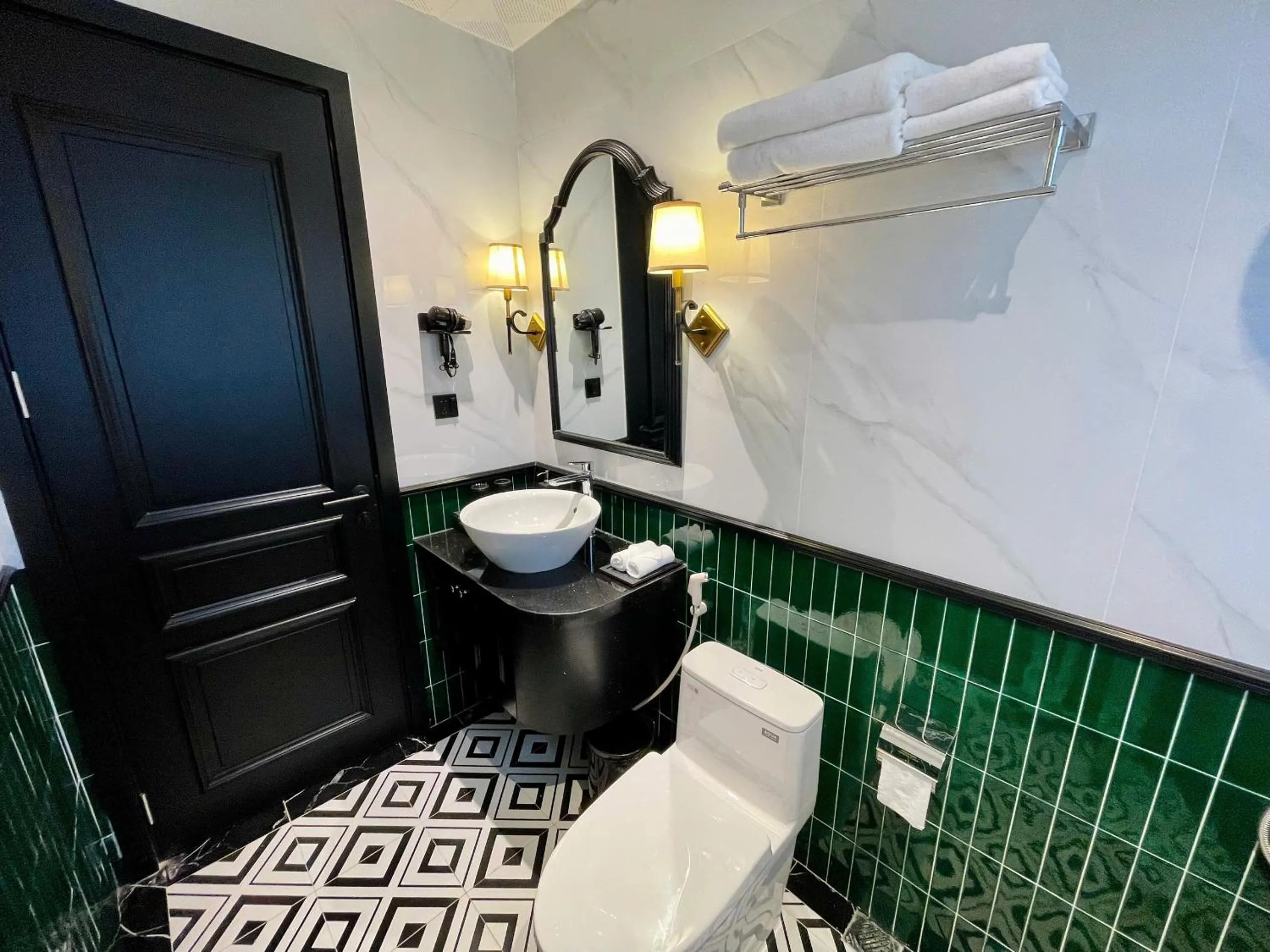 Shower in C'Lau Hotel Ninh Binh - A Gem Nestled in Ancient Quarter