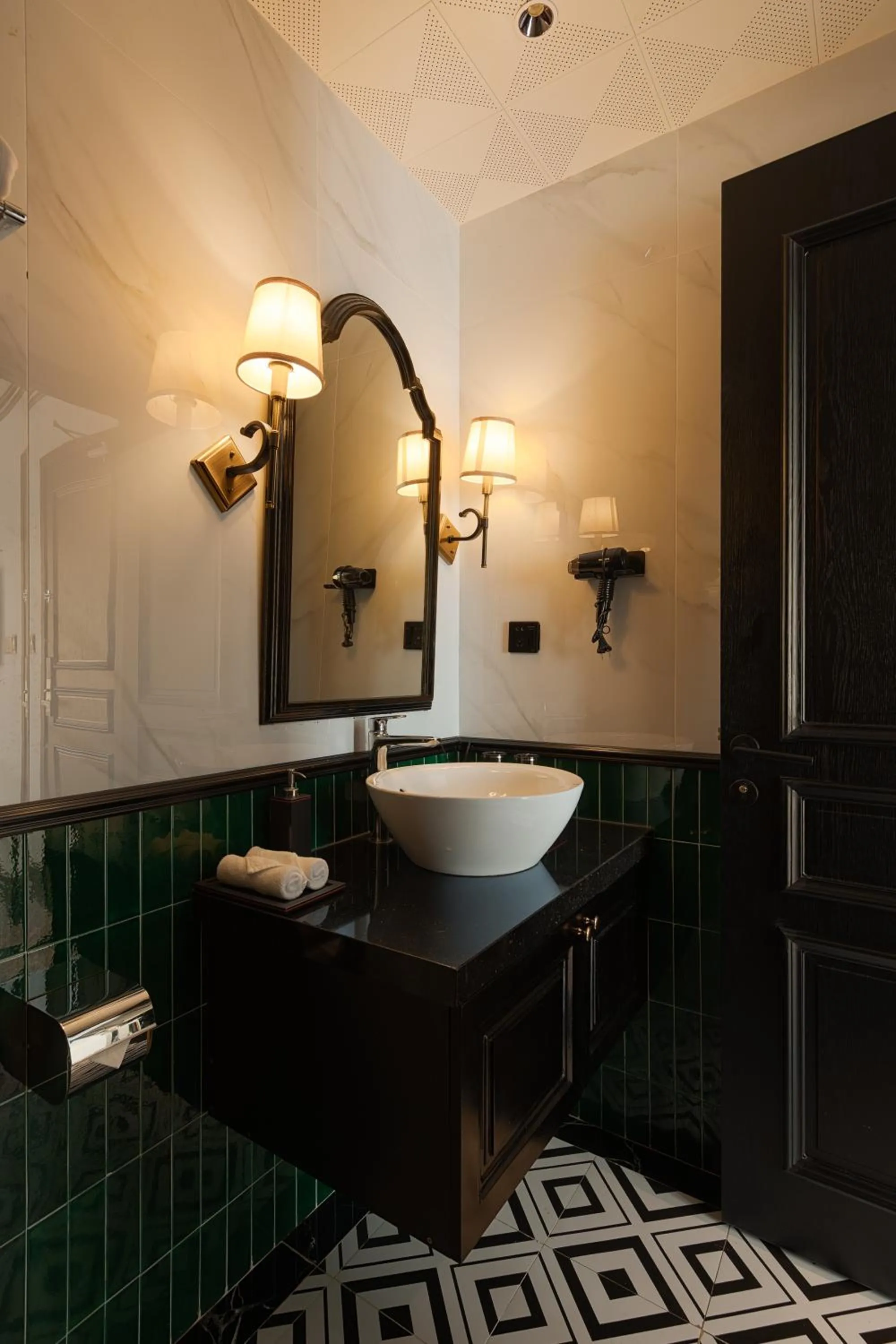 Bathroom in C'Lau Hotel Ninh Binh - A Gem Nestled in Ancient Quarter