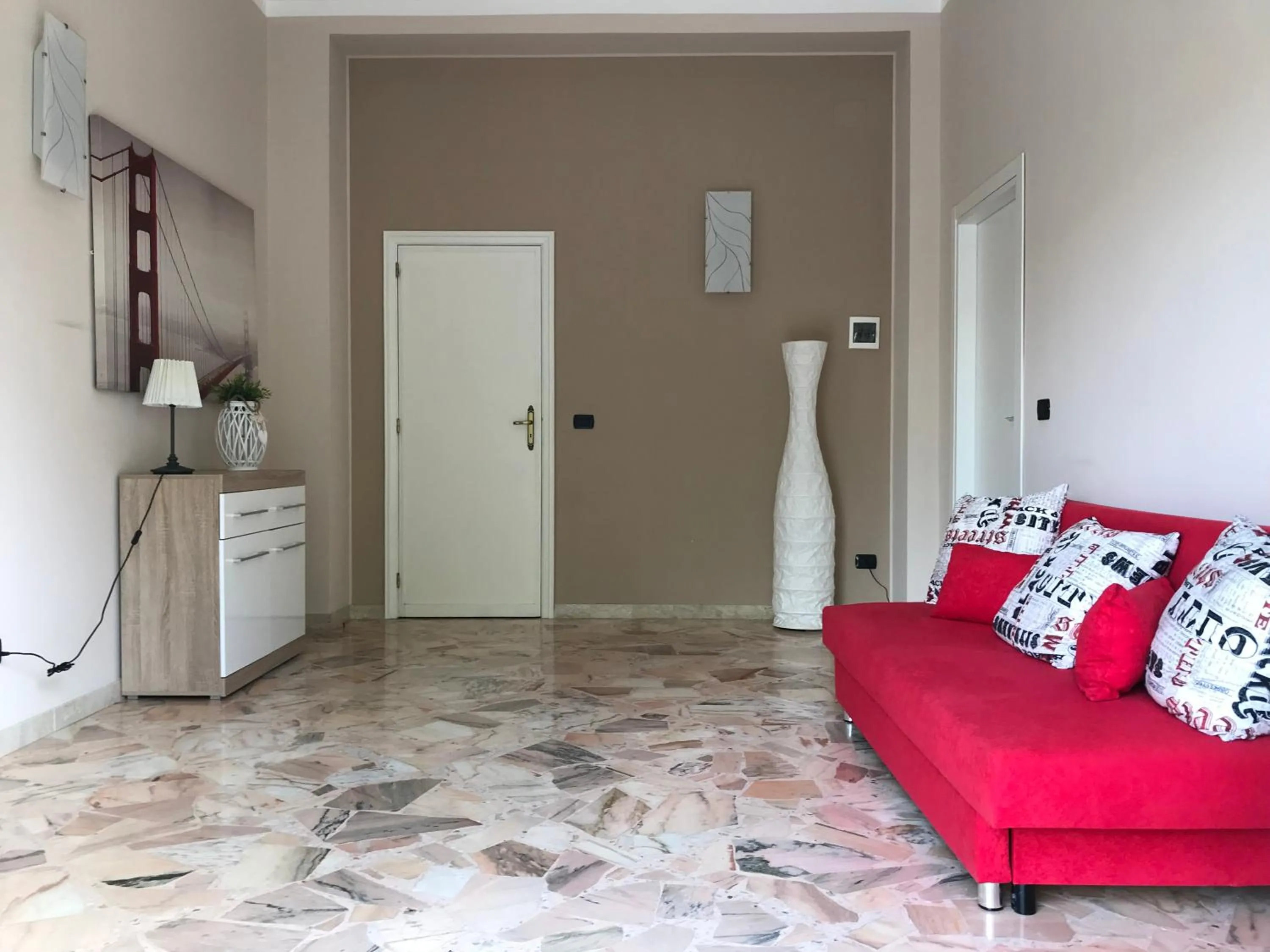 Library in Le Torrette Rooms and Apartments