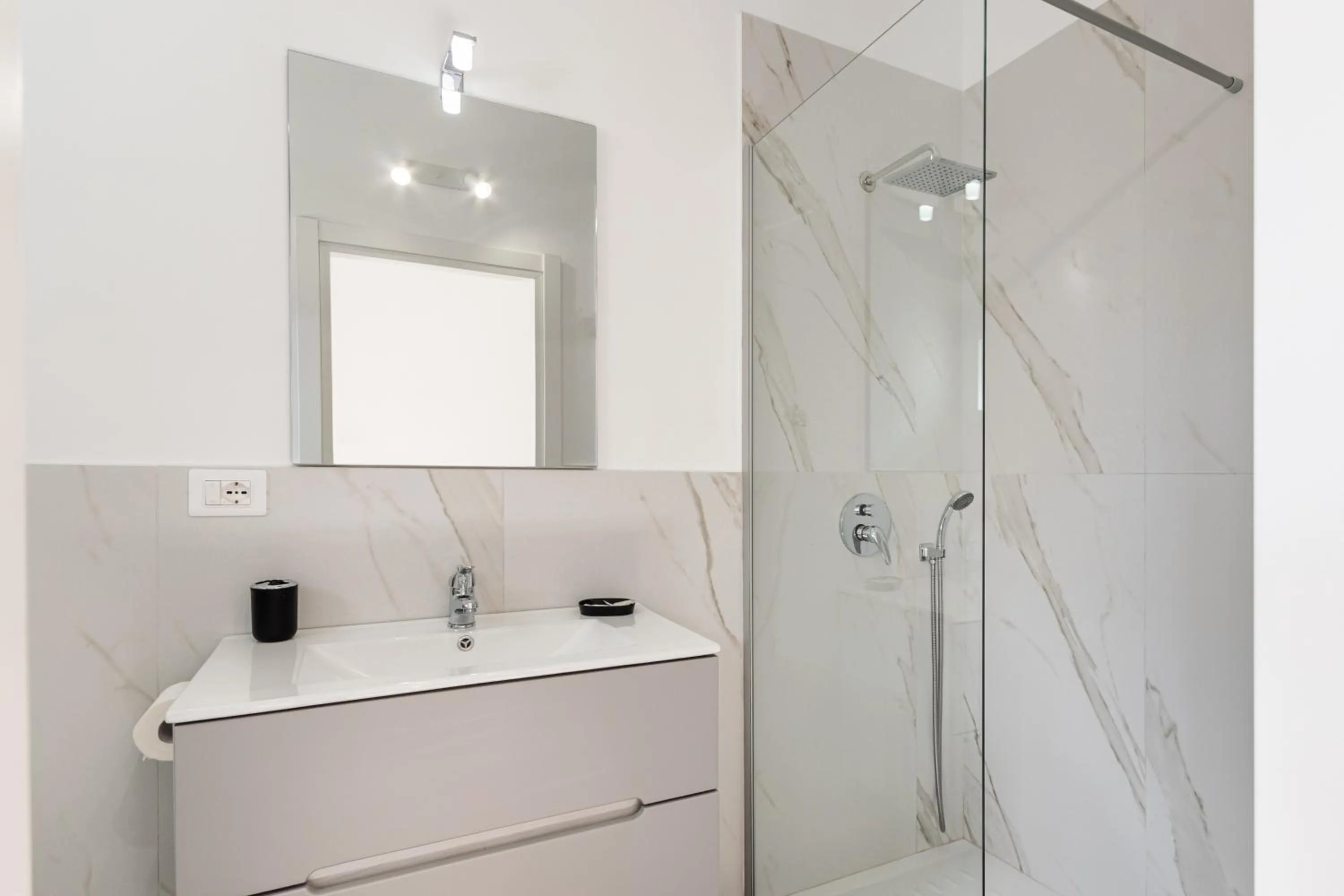 Shower in Le Torrette Rooms and Apartments