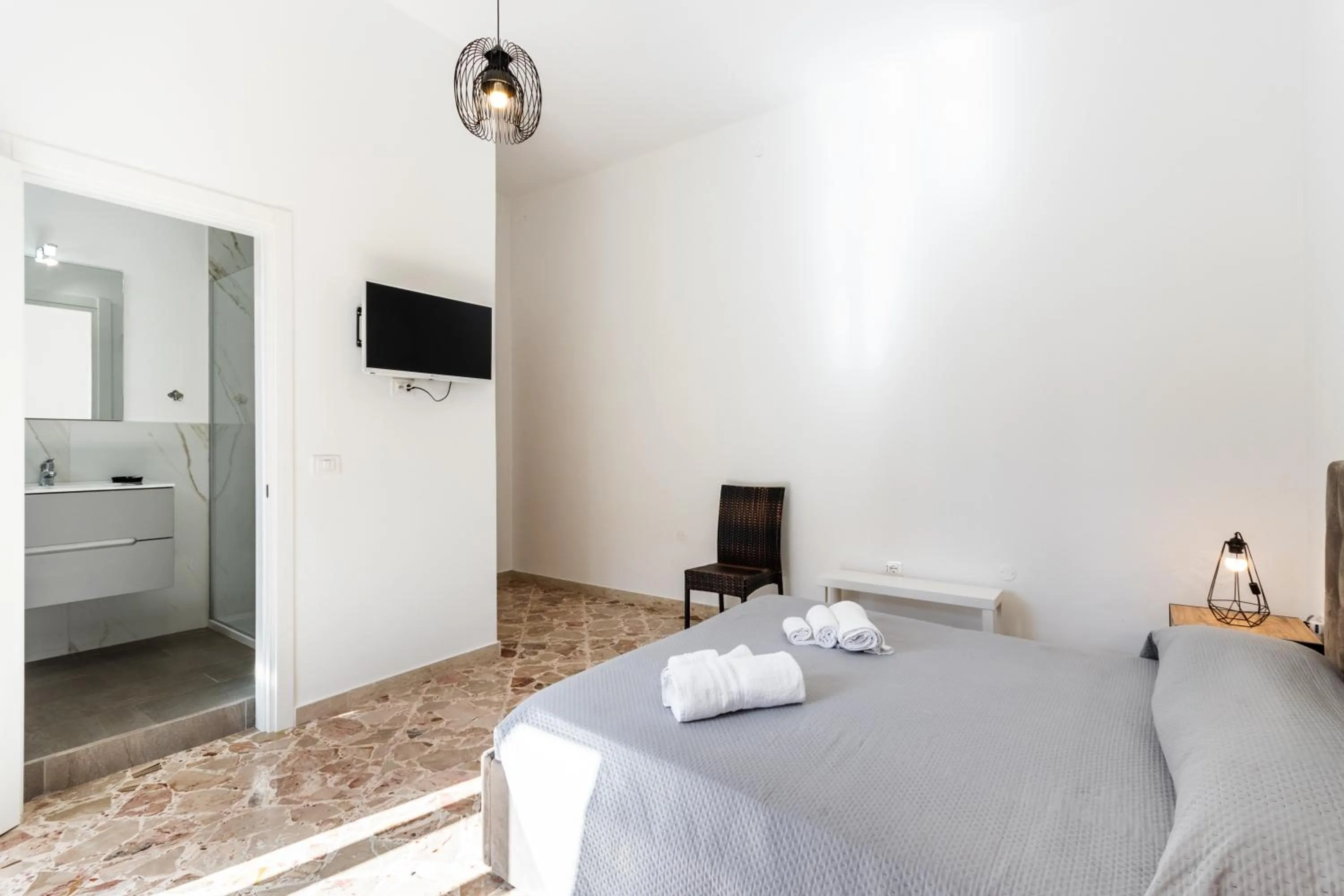 TV and multimedia, Bed in Le Torrette Rooms and Apartments