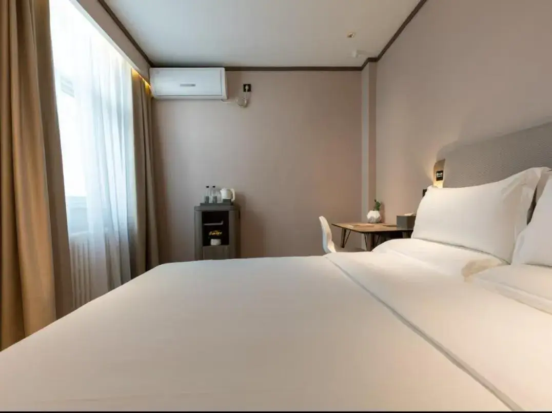 Photo of the whole room, Bed in Hanting Hotel Beijing Beiqijia Future Science and Technology City Photo of the whole room, Bed in Hanting Hotel Beijing Beiqijia Future Science and Technology City