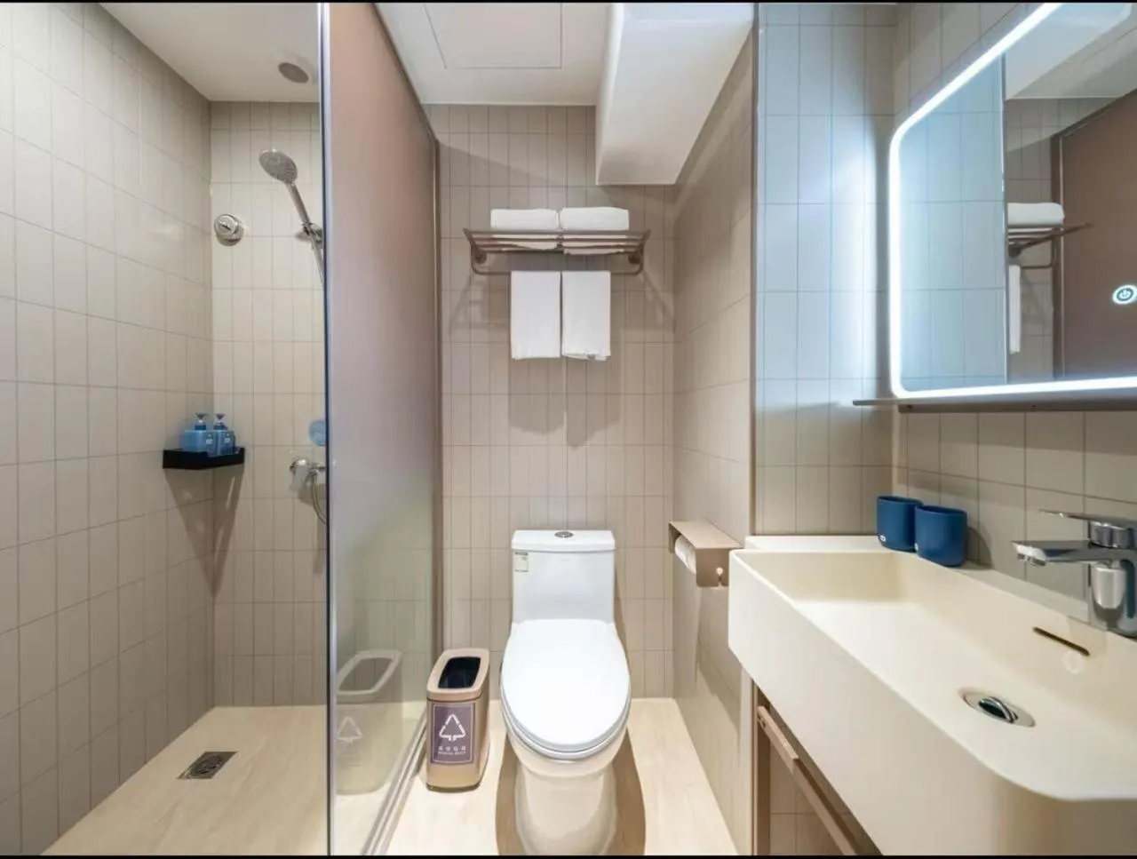 Toilet in Hanting Hotel Beijing Tiananmen Square