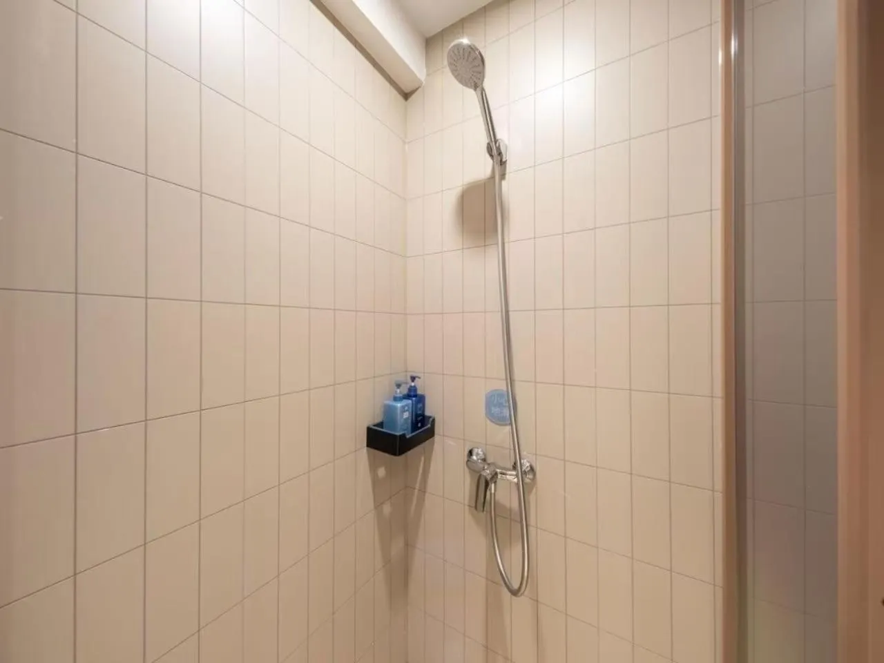 Bathroom in Hanting Hotel Beijing Tiananmen Square