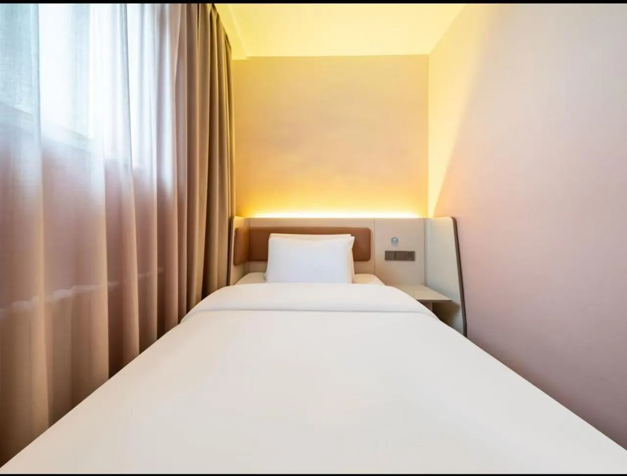 Bedroom in Hanting Hotel Beijing Tiananmen Square