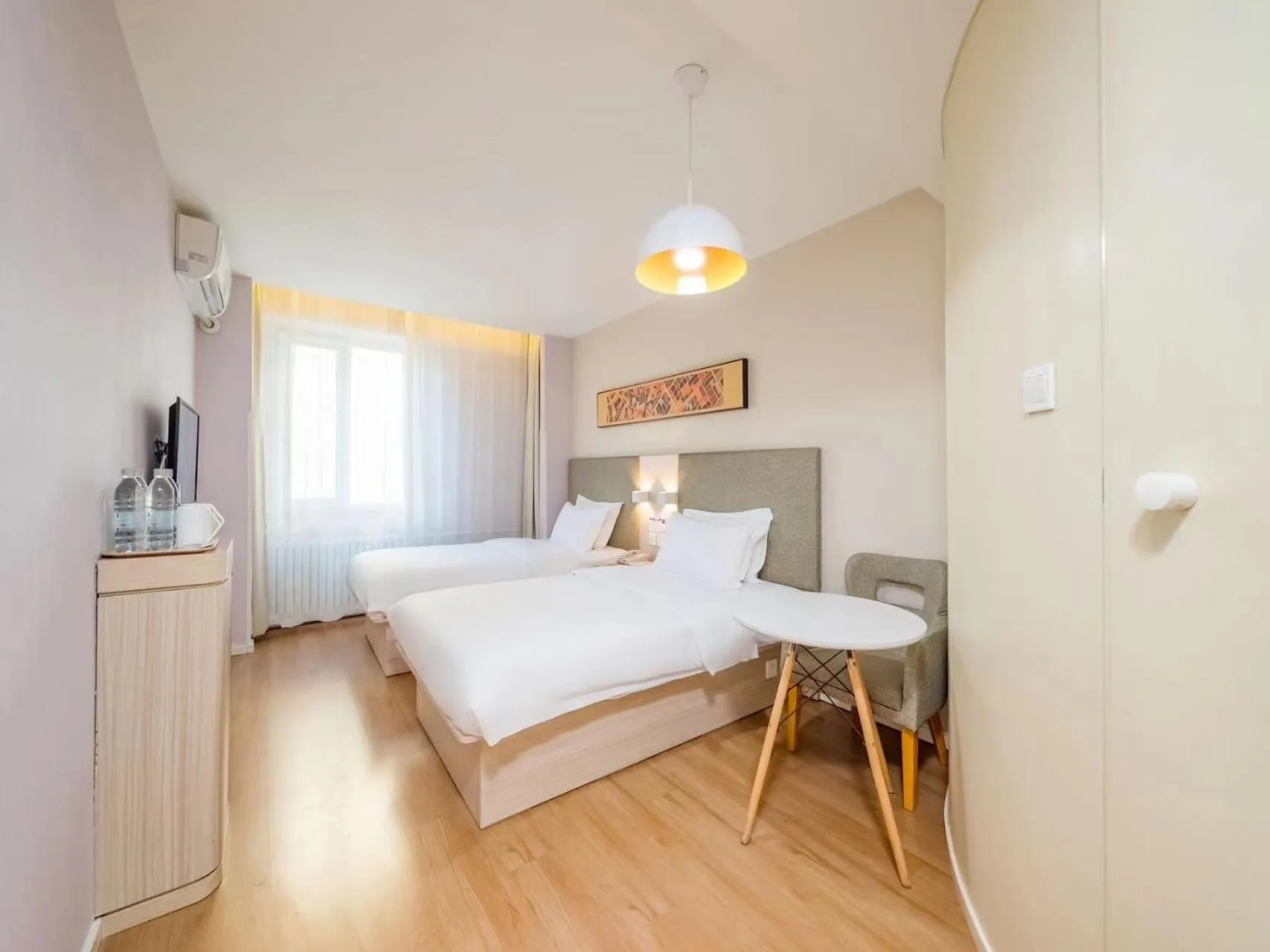 Photo of the whole room in Hanting Hotel Beijing Guang'anmen Xuanwu Hospital