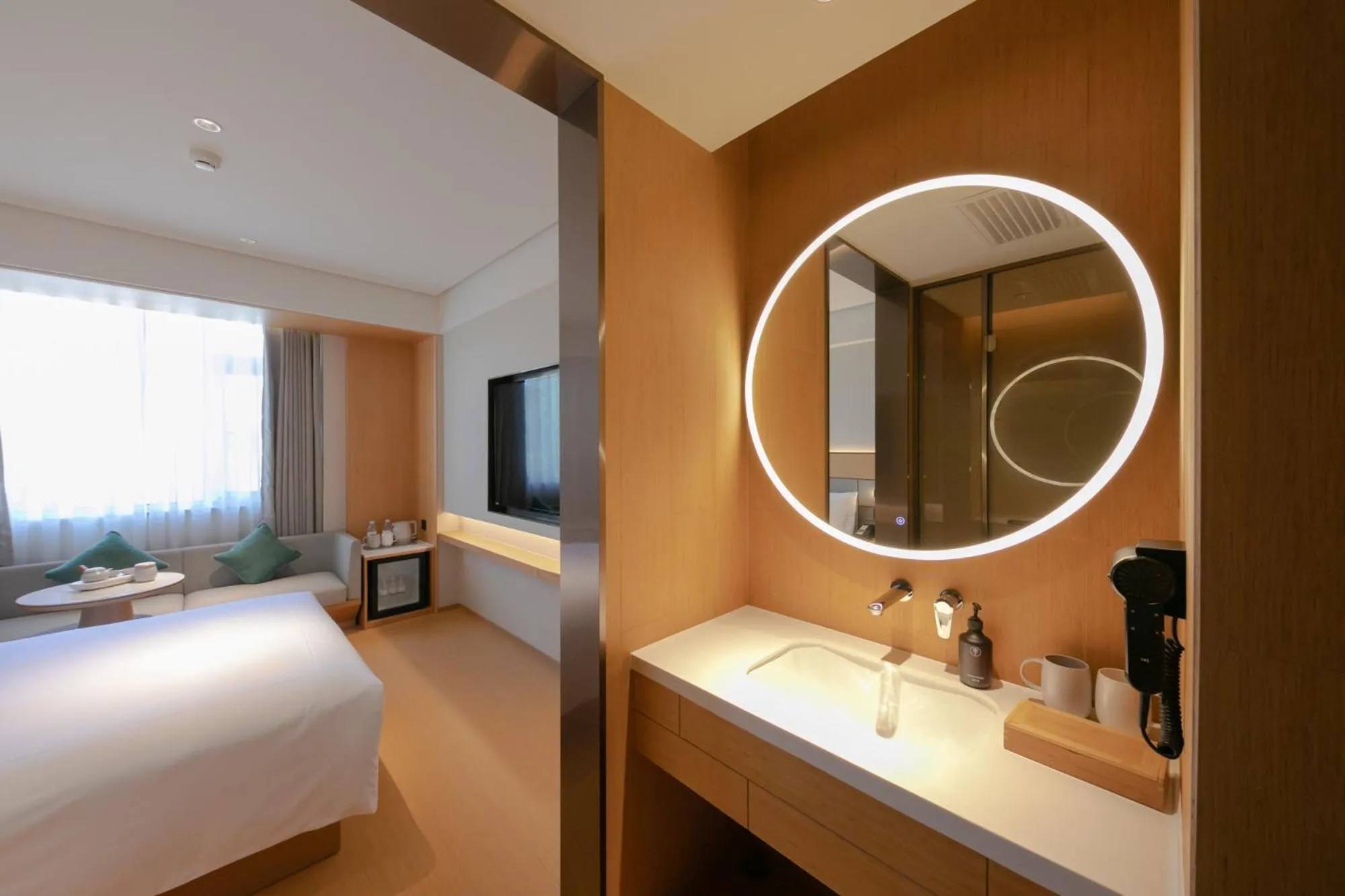 Bathroom, Bed in JI Hotel Beijing Shijingshan Wanda Taiwan Street