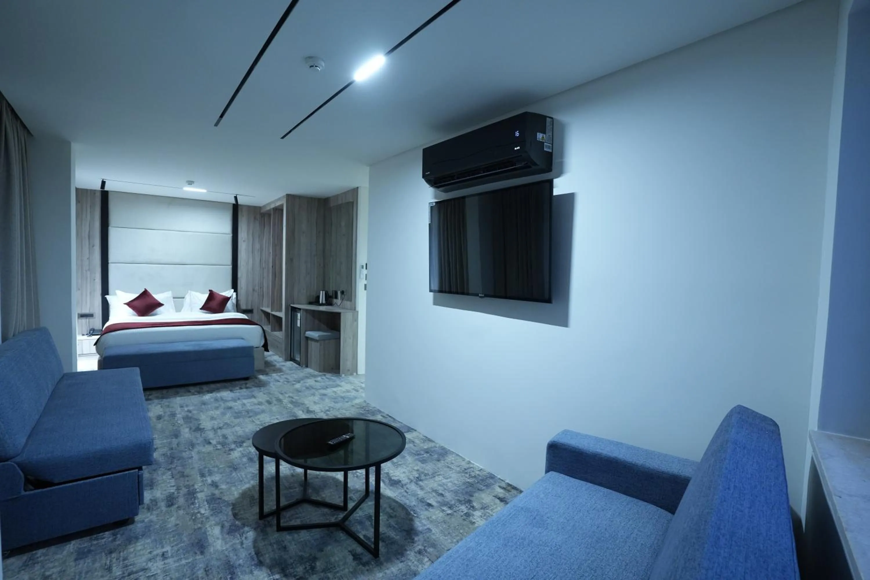 Roya Downtown Boutique Hotel