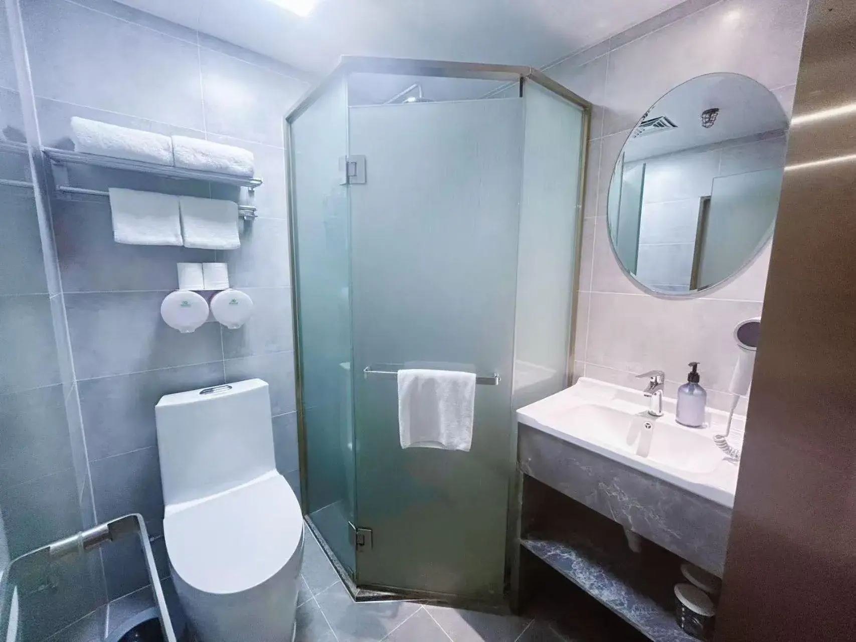 Shower in Hanting Hotel Beijing Fuchengmen Fuwai Hospital Shower in Hanting Hotel Beijing Fuchengmen Fuwai Hospital