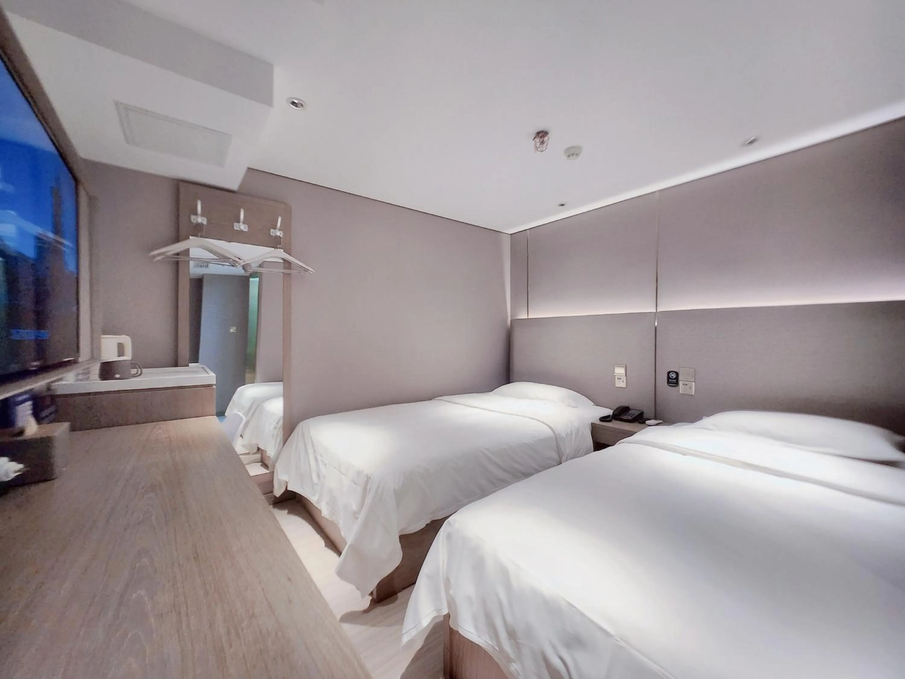 Bedroom, Bed in Hanting Hotel Beijing Fuchengmen Fuwai Hospital