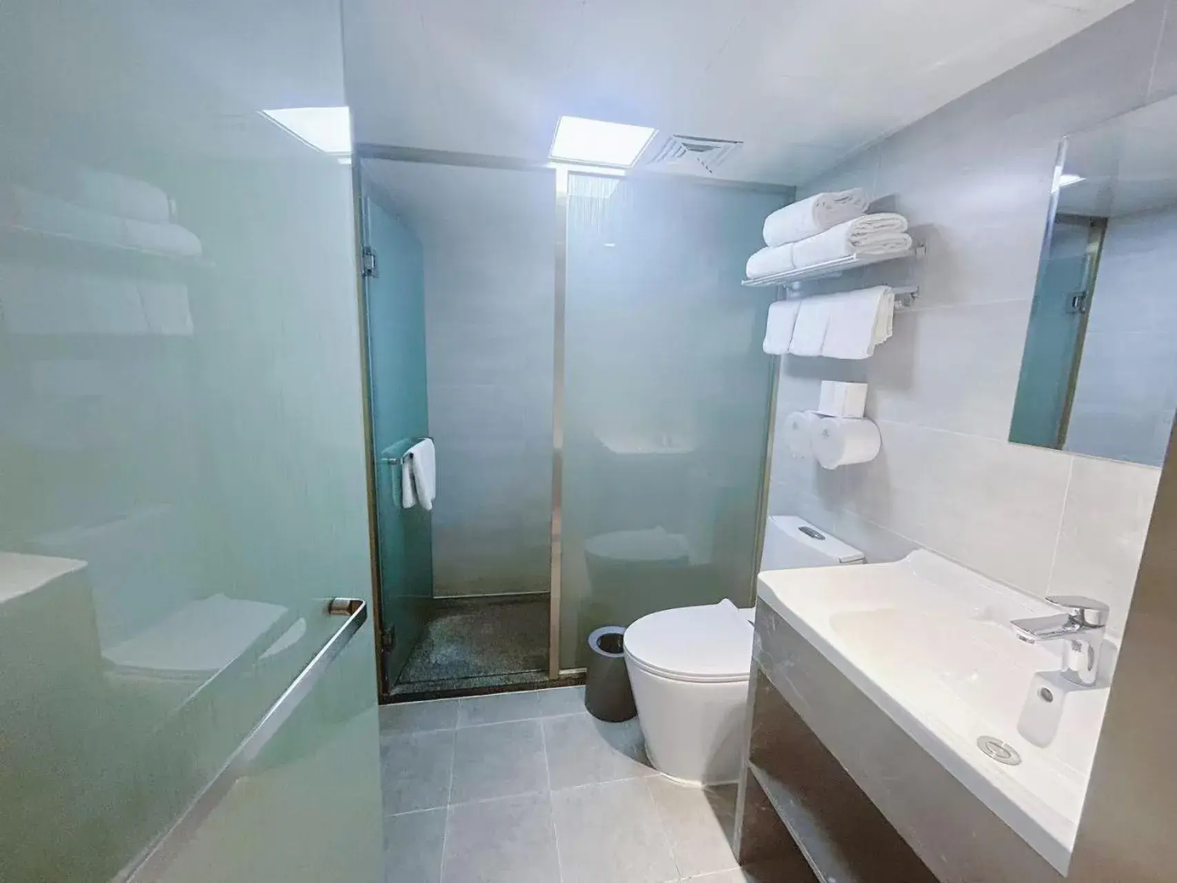 Shower in Hanting Hotel Beijing Fuchengmen Fuwai Hospital Shower in Hanting Hotel Beijing Fuchengmen Fuwai Hospital