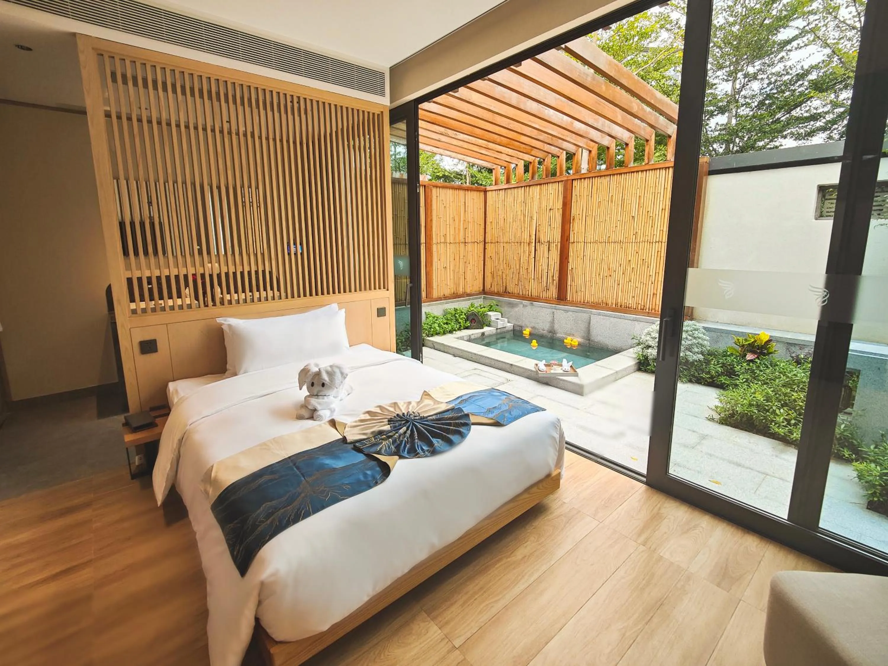 Bed in NARADA Fuzhou Fujian Hotel