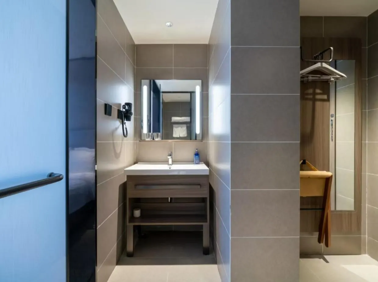 Property building in Hanting Hotel Beijing Huangcun West Street People's Hospital