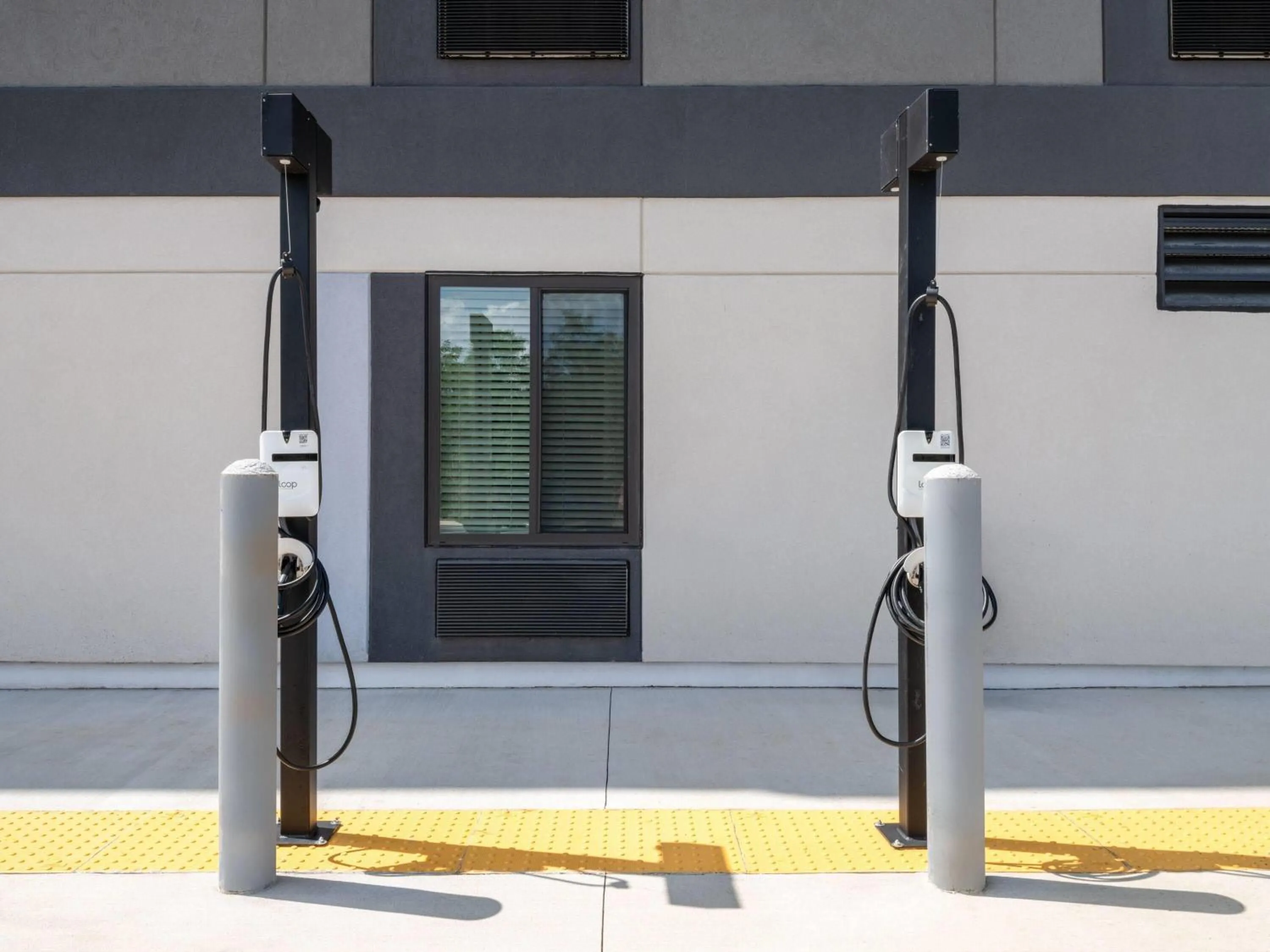 Property building in ECHO Suites Extended Stay by Wyndham Fort Worth Alliance