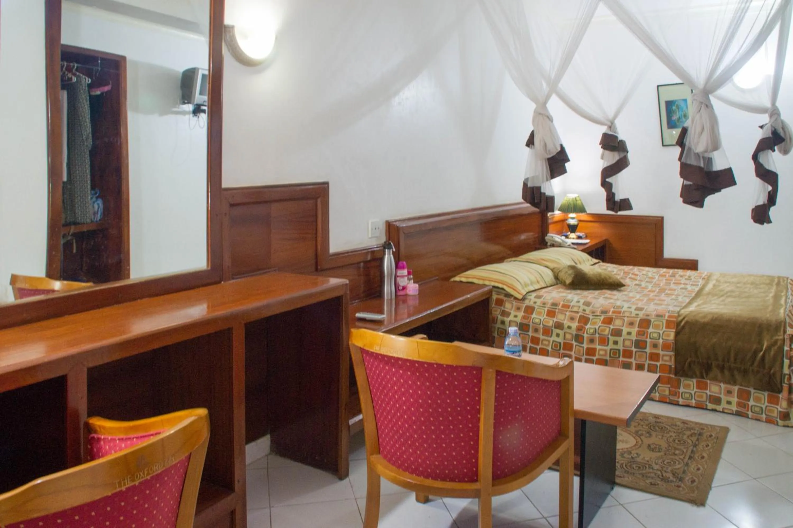 Bed in Oxford Royal Hotel