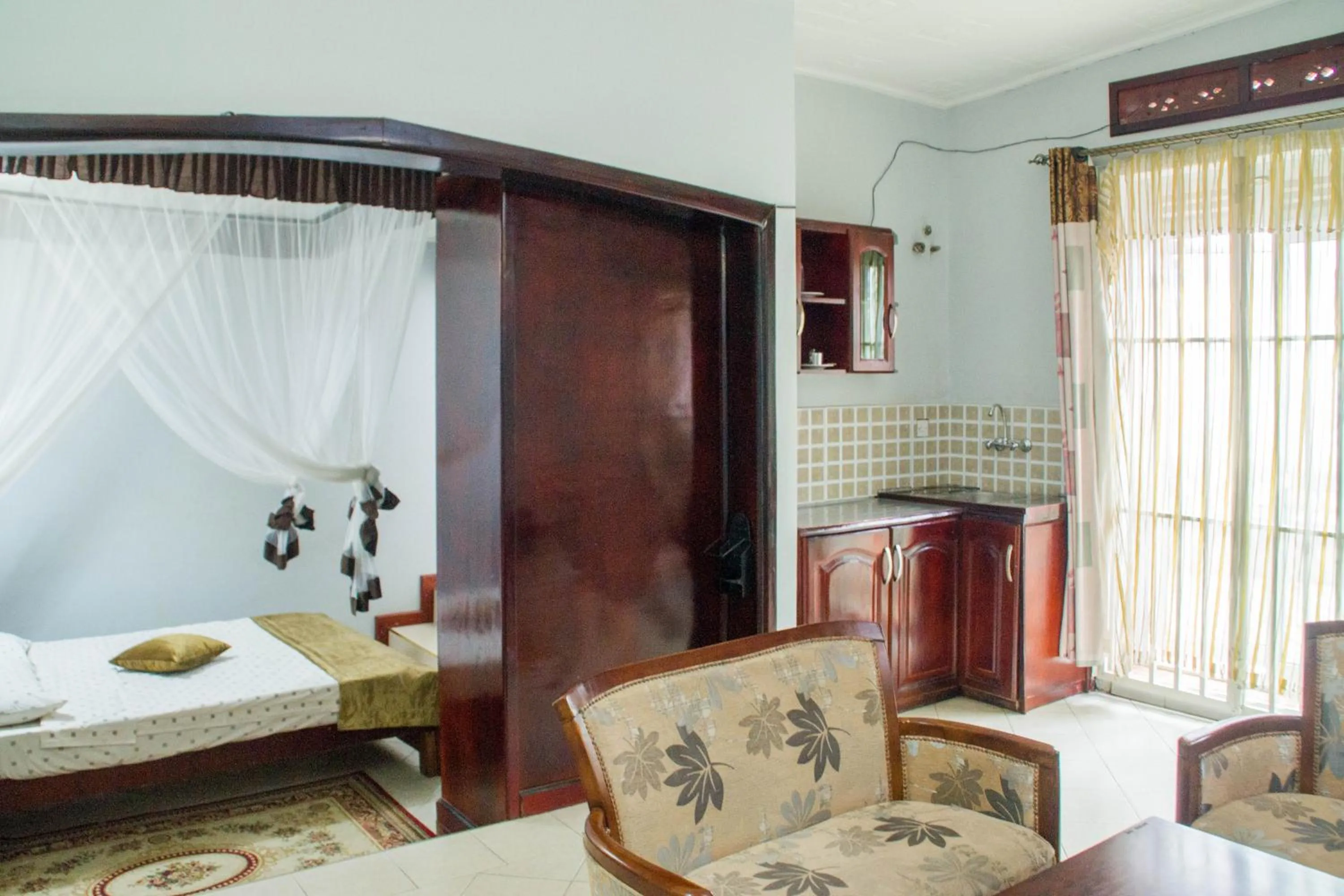 Bed in Oxford Royal Hotel