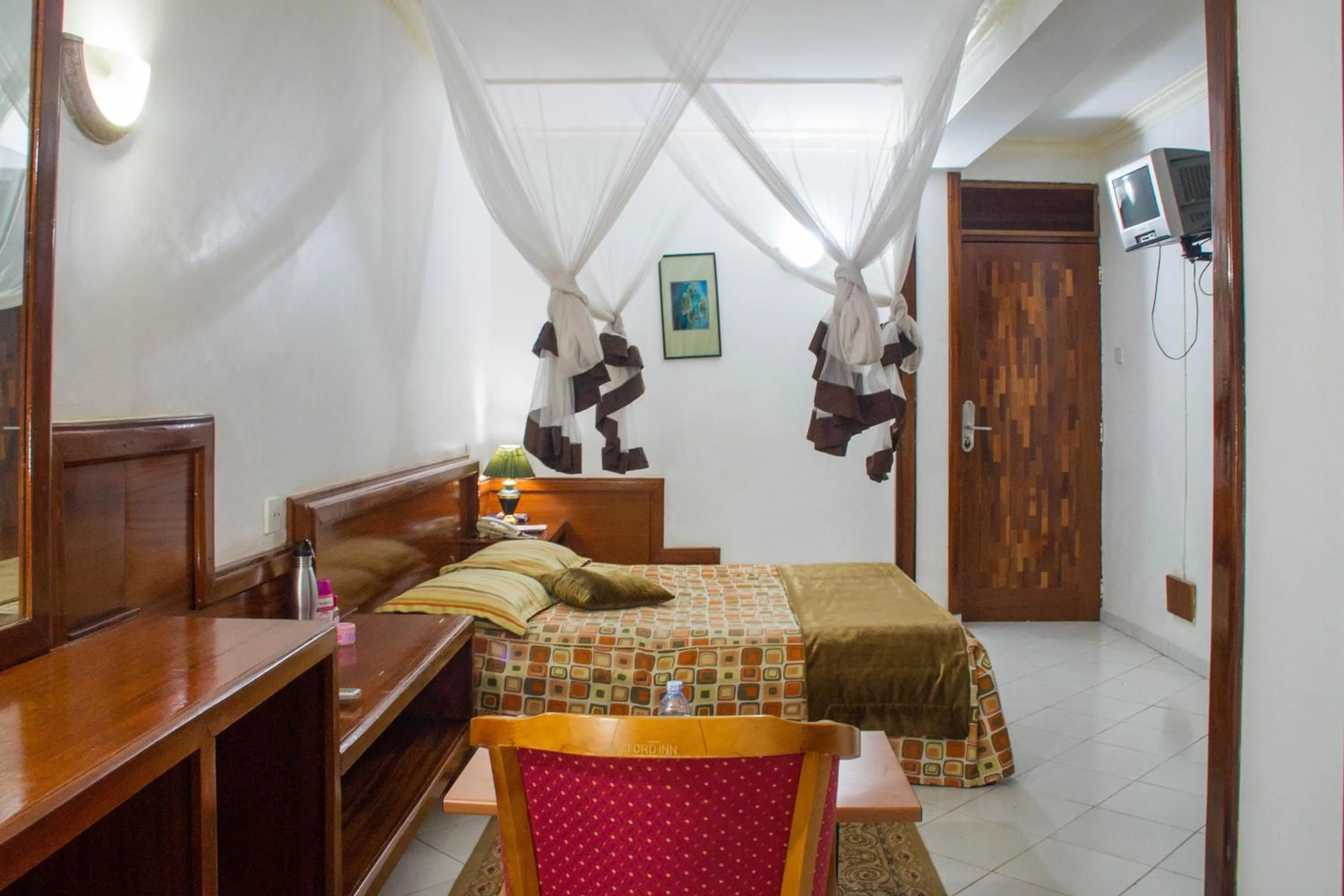 Bed in Oxford Royal Hotel