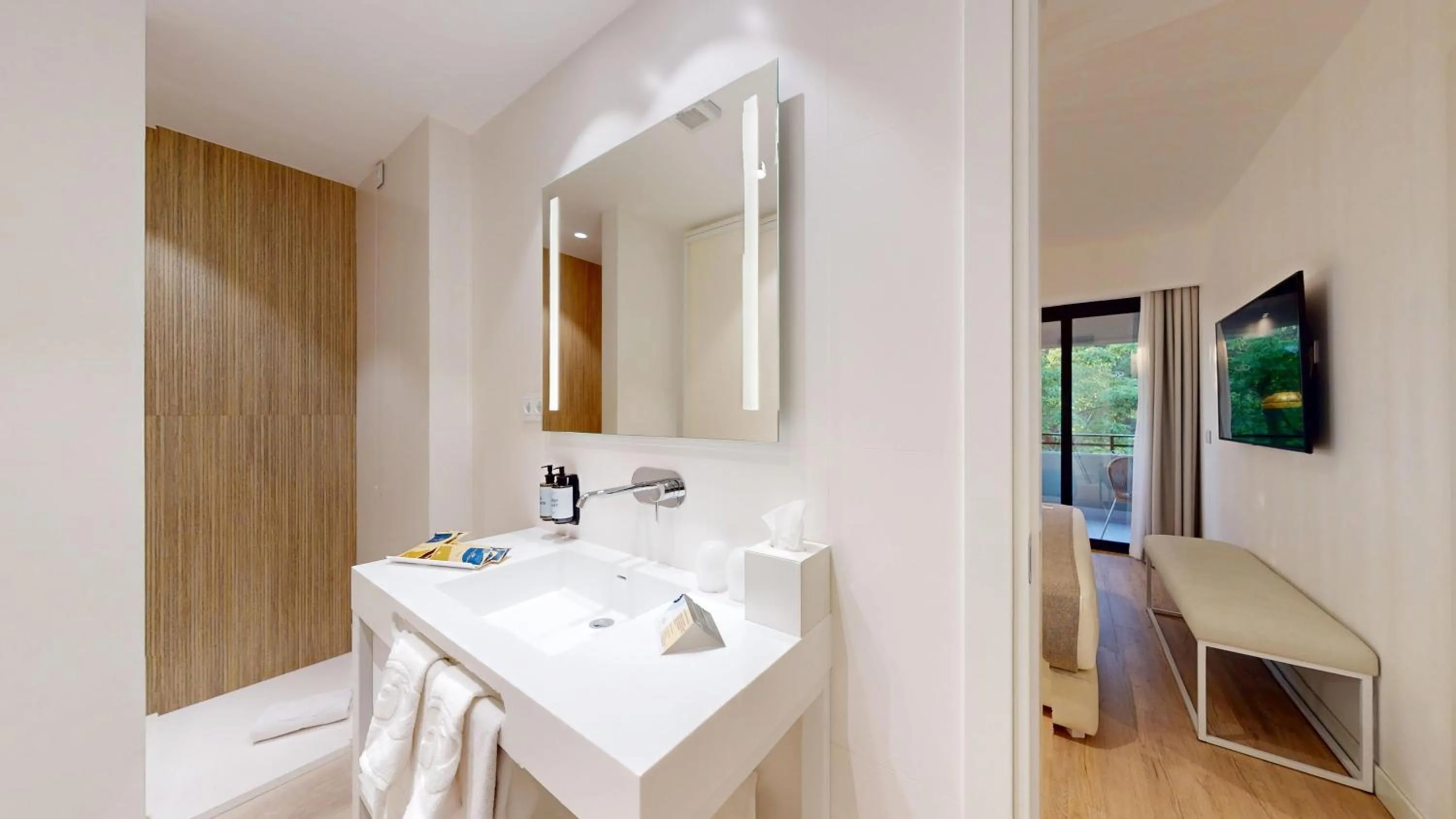 Shower in Grand Palladium Sicilia Resort & Spa