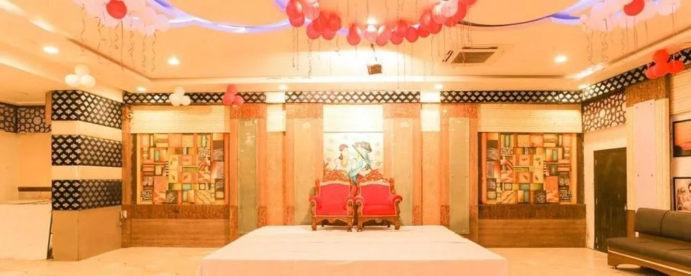 Bed in Hotel Shanta Inn