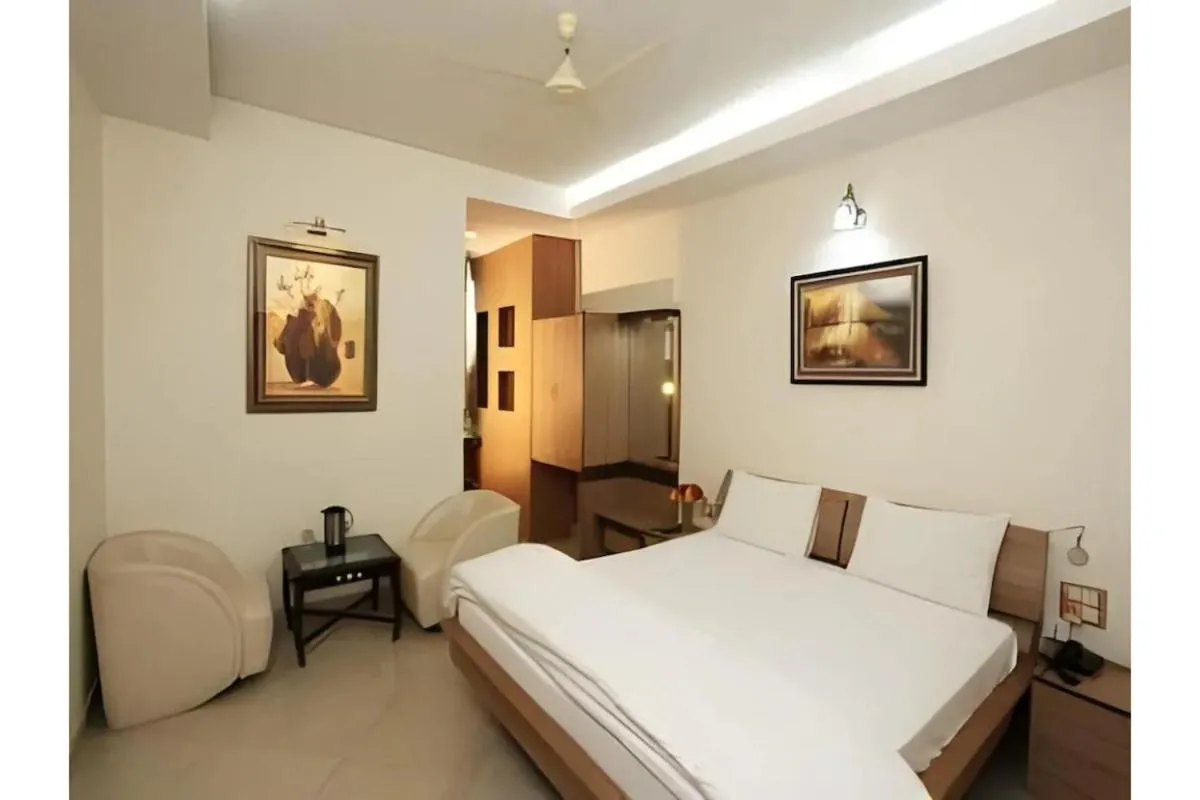 Bed in Hotel Shanta Inn