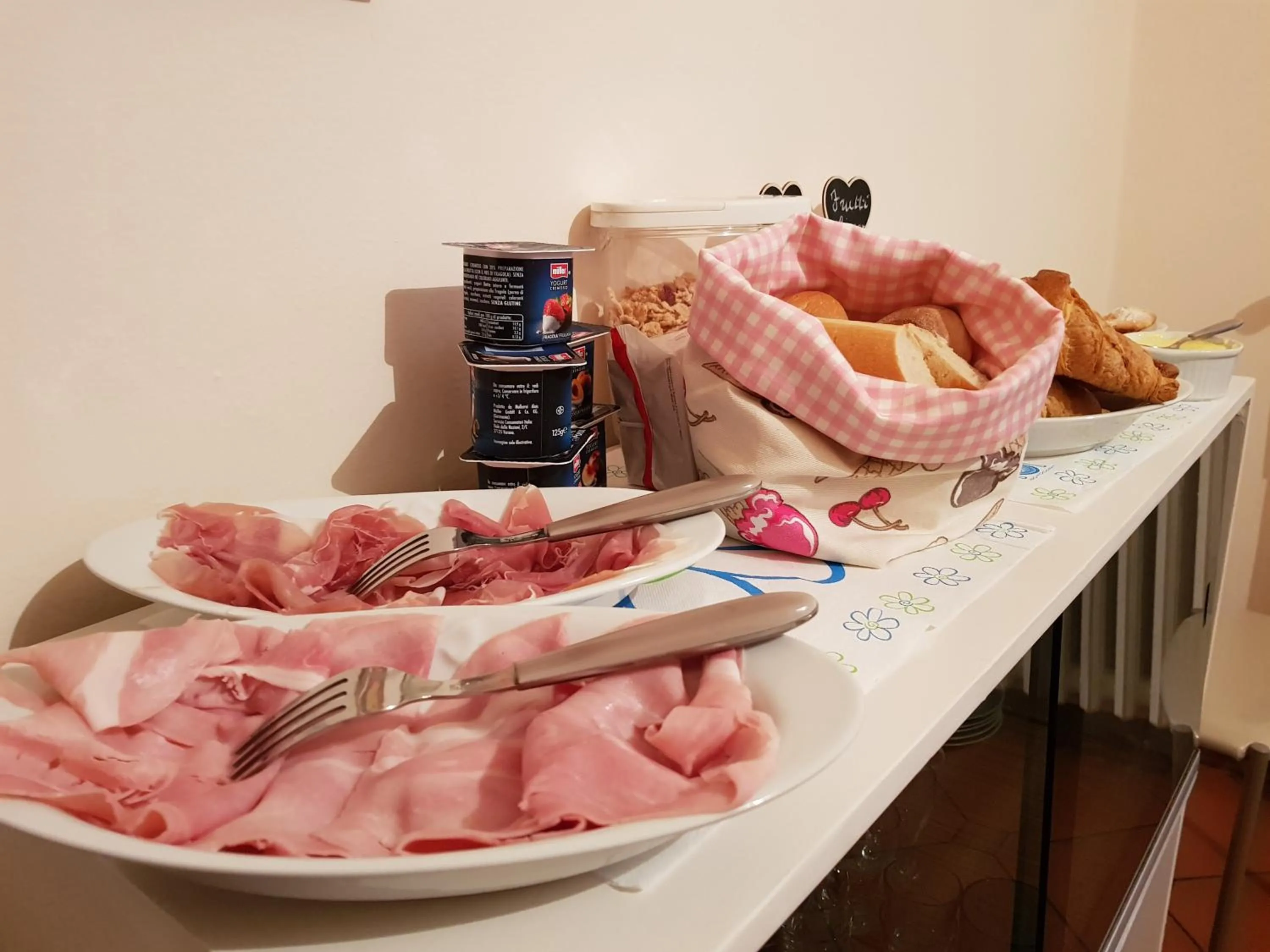 Breakfast in B&B Via della Grotta