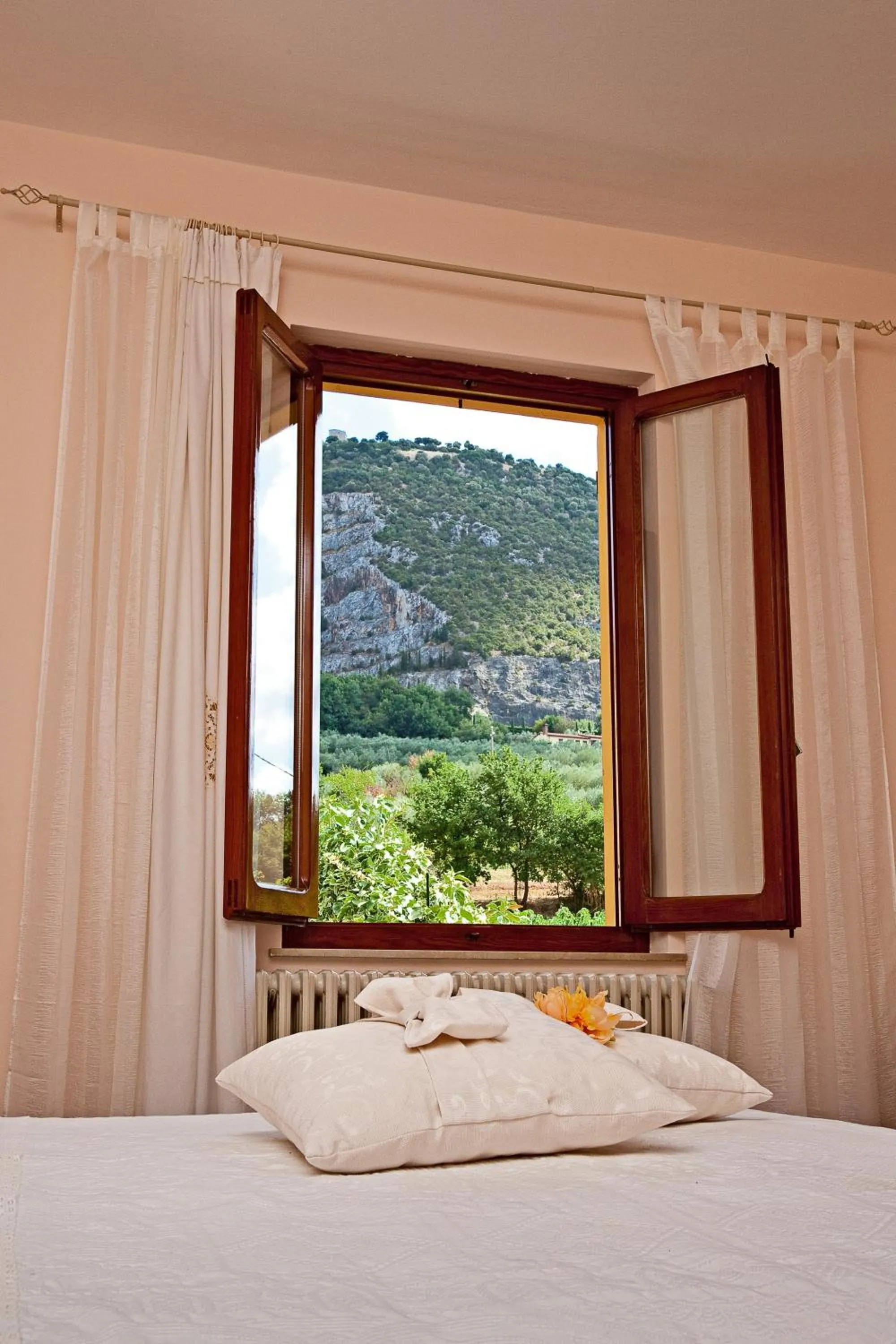 View (from property/room), Bed in B&B Via della Grotta