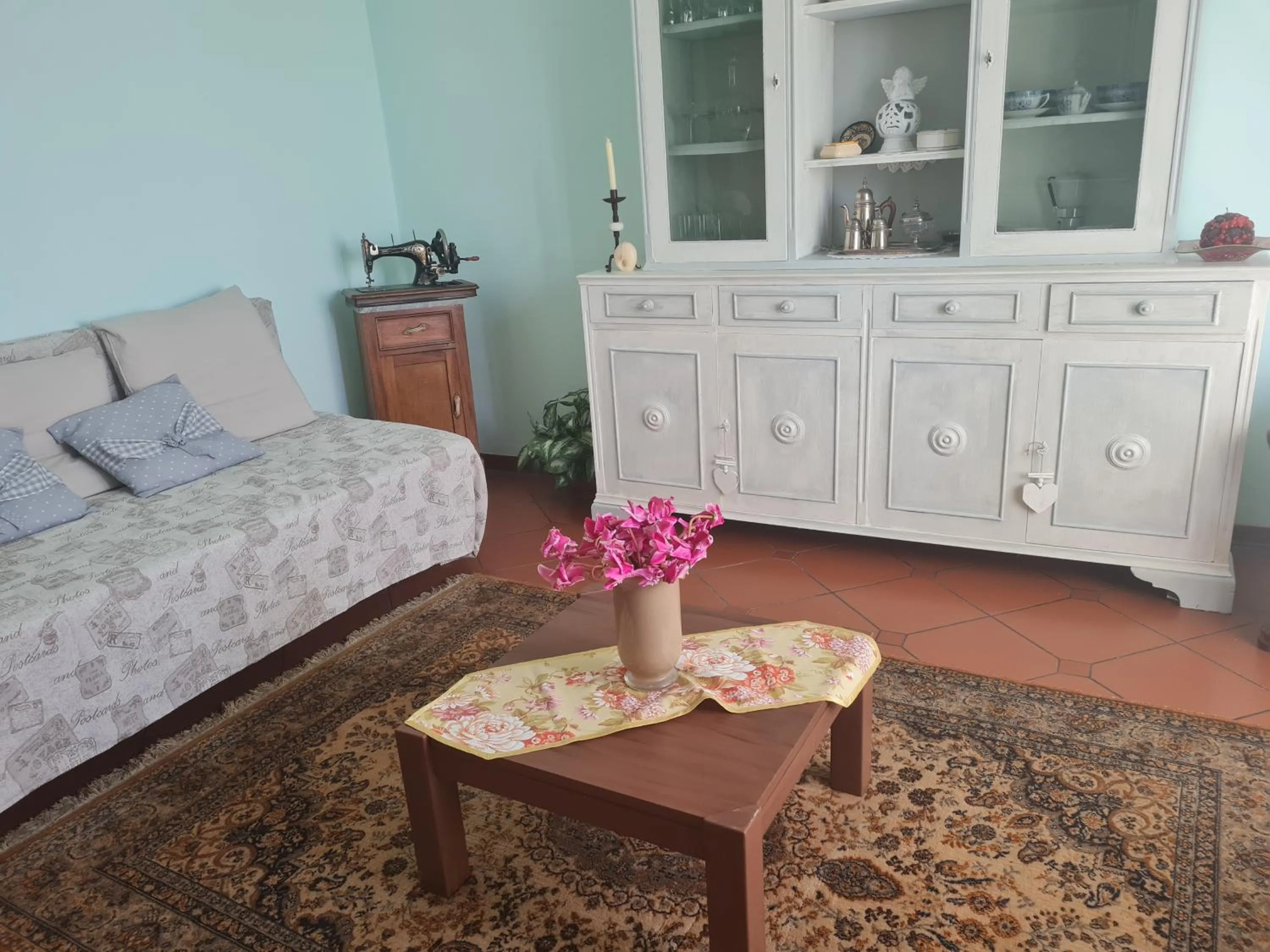 Communal lounge/ TV room in B&B Via della Grotta