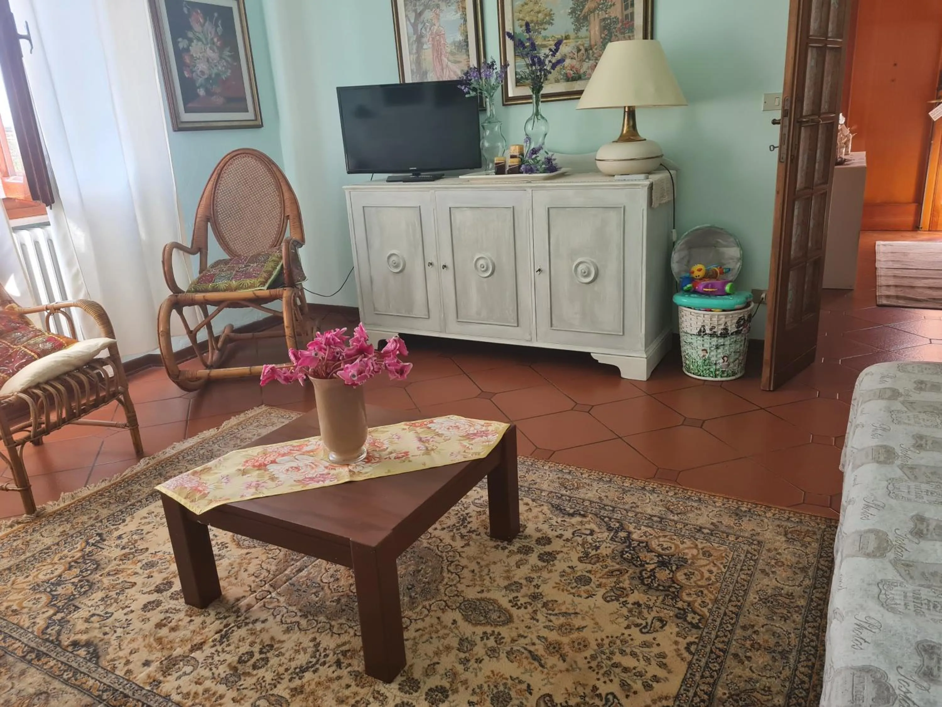 Communal lounge/ TV room in B&B Via della Grotta