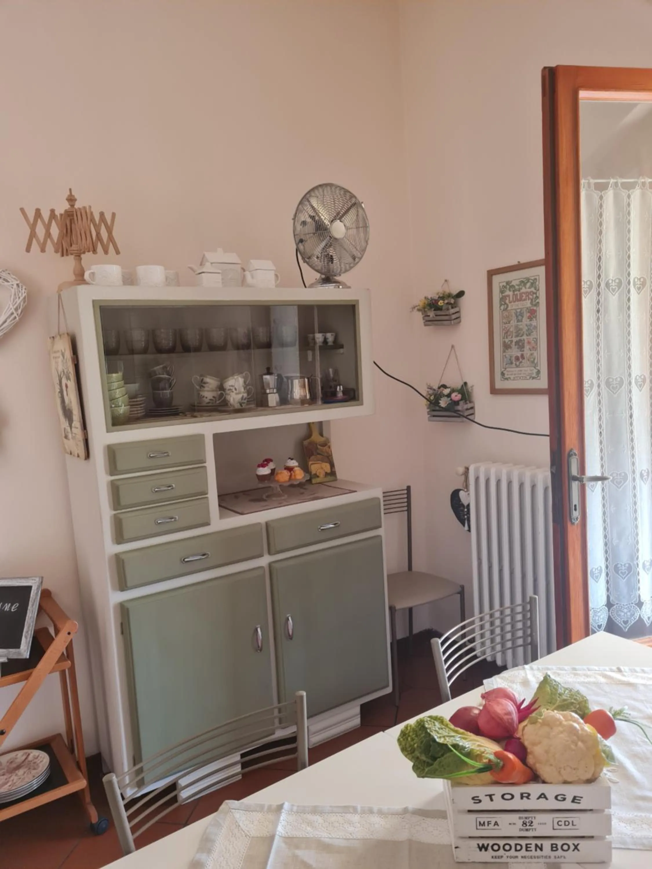 Communal kitchen in B&B Via della Grotta