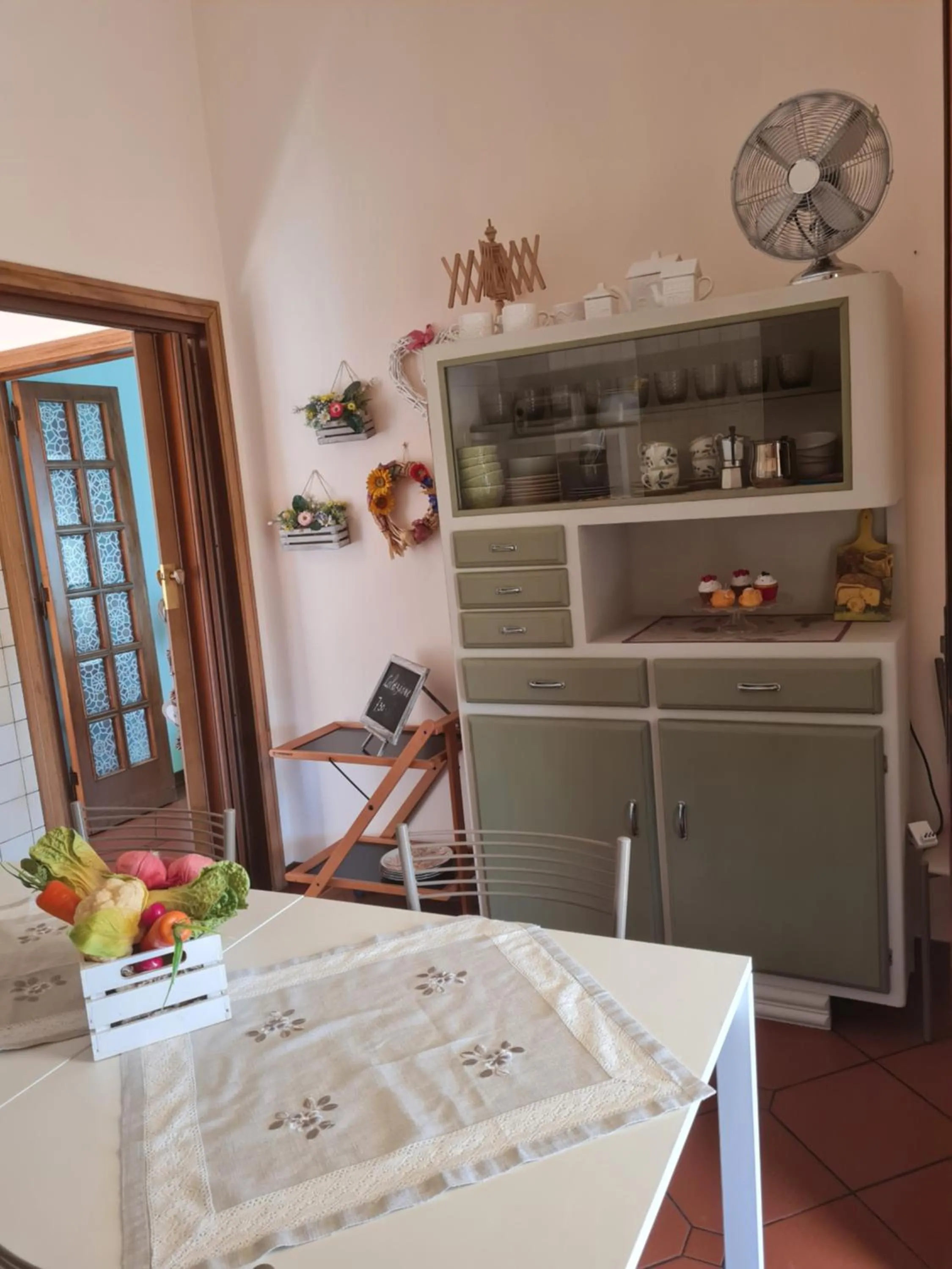 Communal kitchen in B&B Via della Grotta