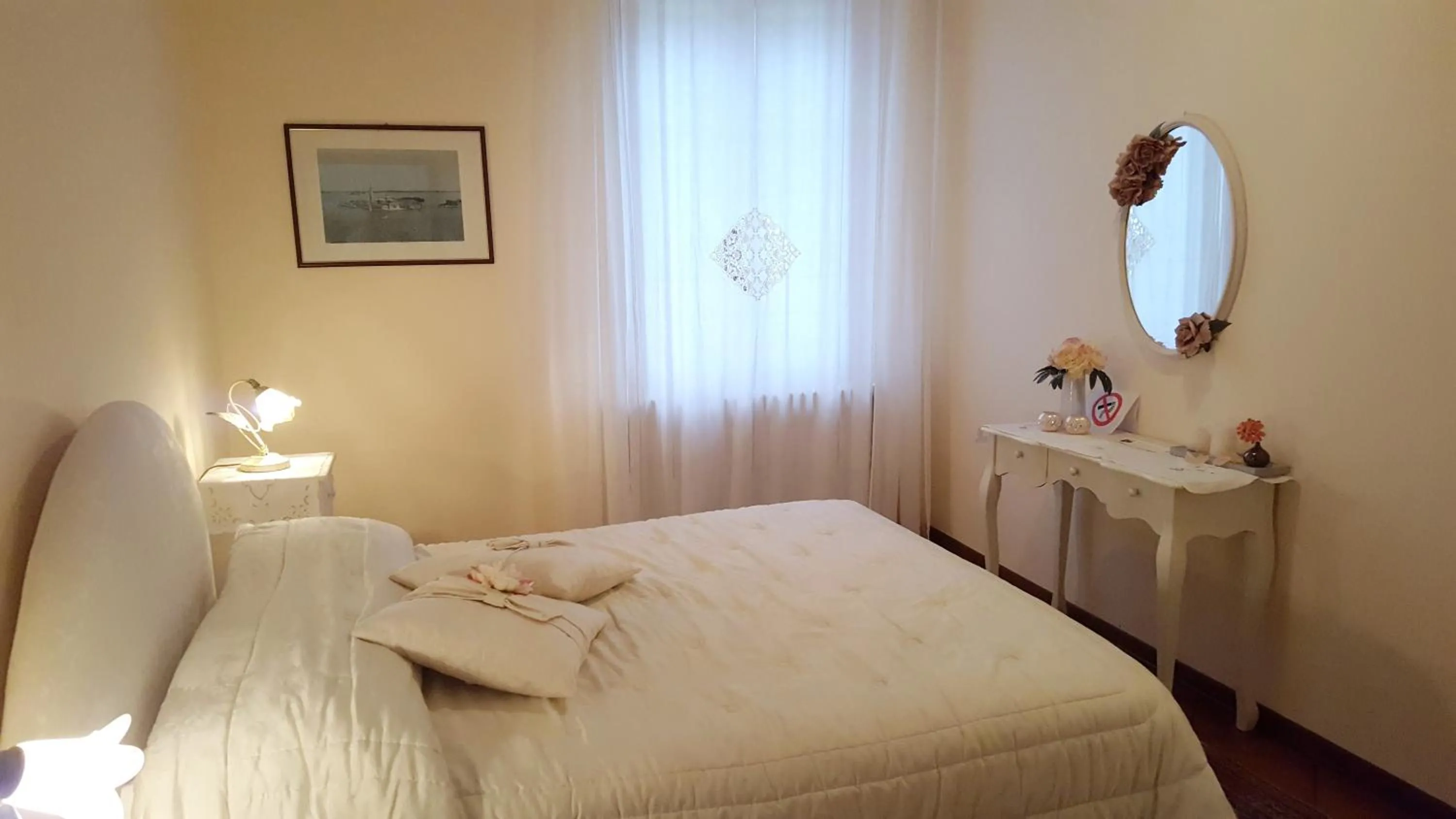 Bedroom, Bed in B&B Via della Grotta