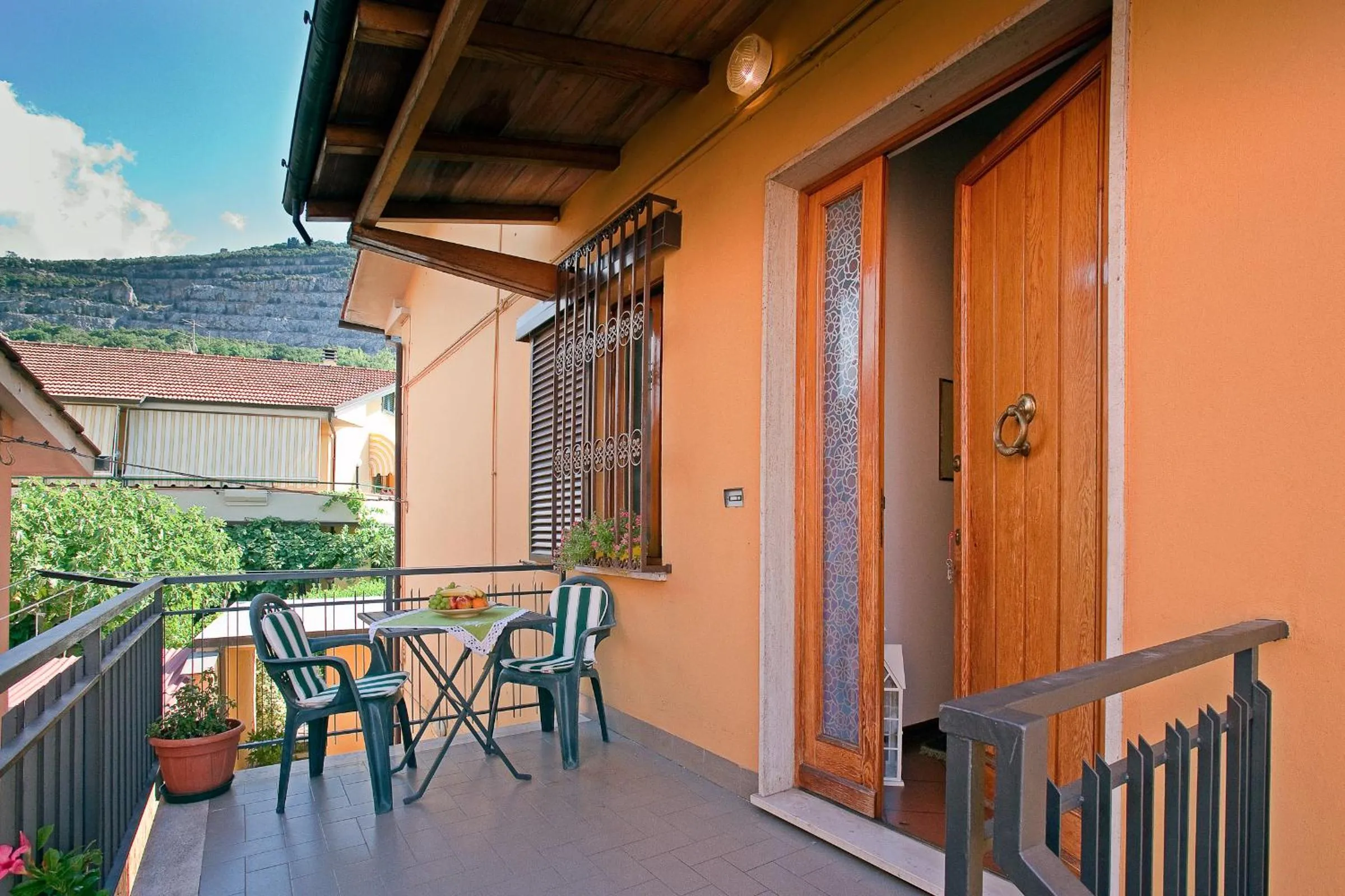 Facade/entrance in B&B Via della Grotta