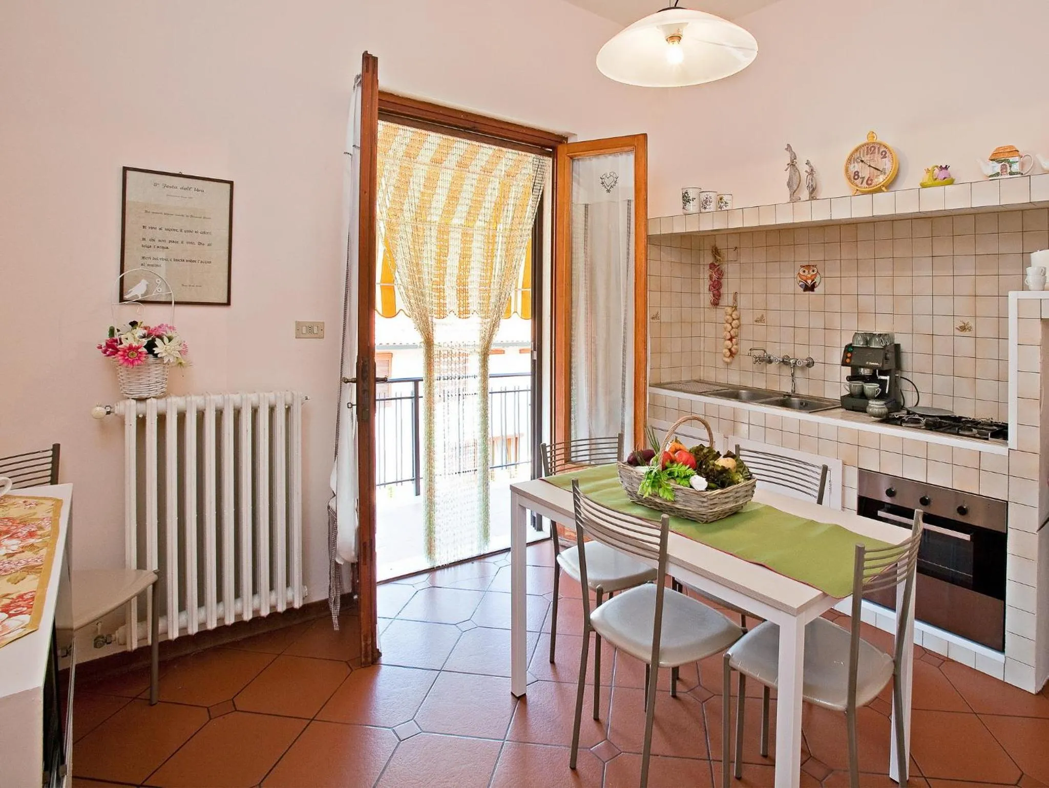 Communal kitchen in B&B Via della Grotta
