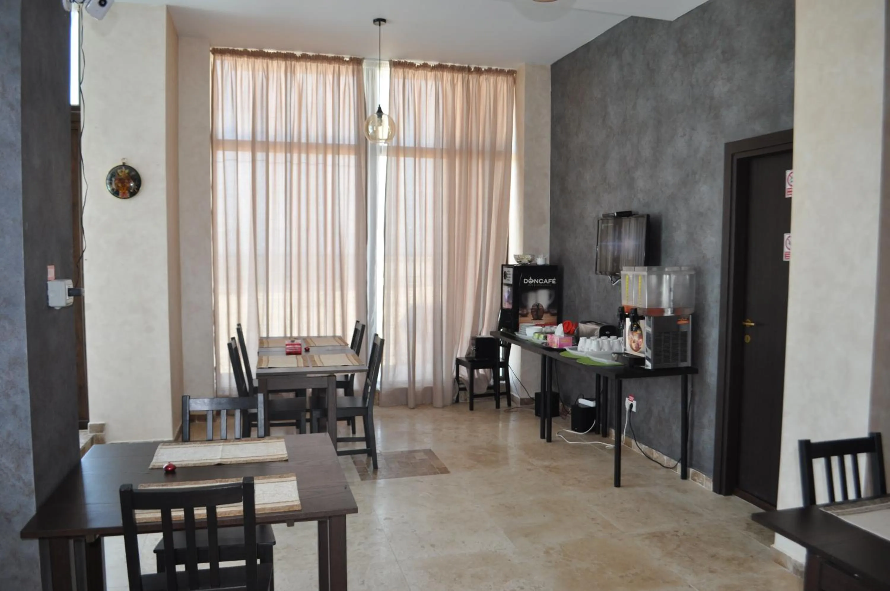 Restaurant/places to eat in Sara