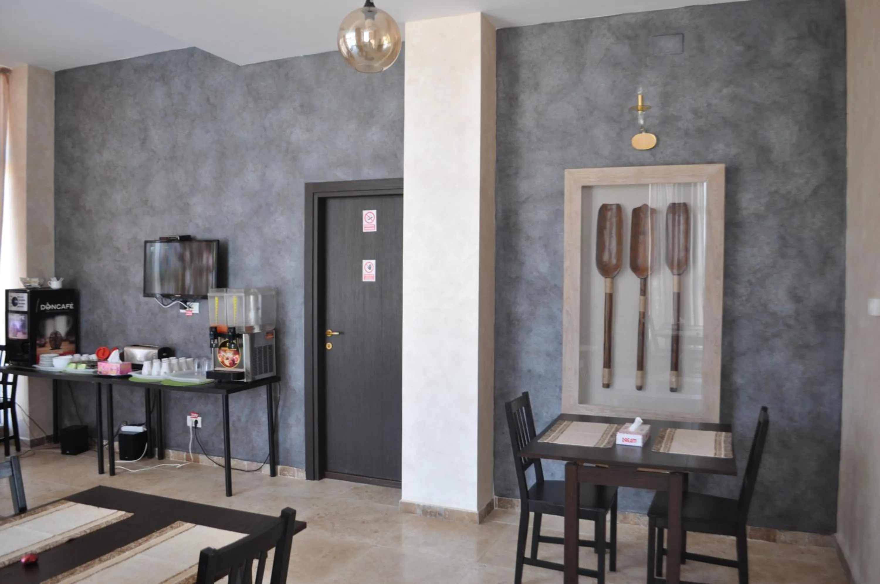 Restaurant/places to eat in Sara