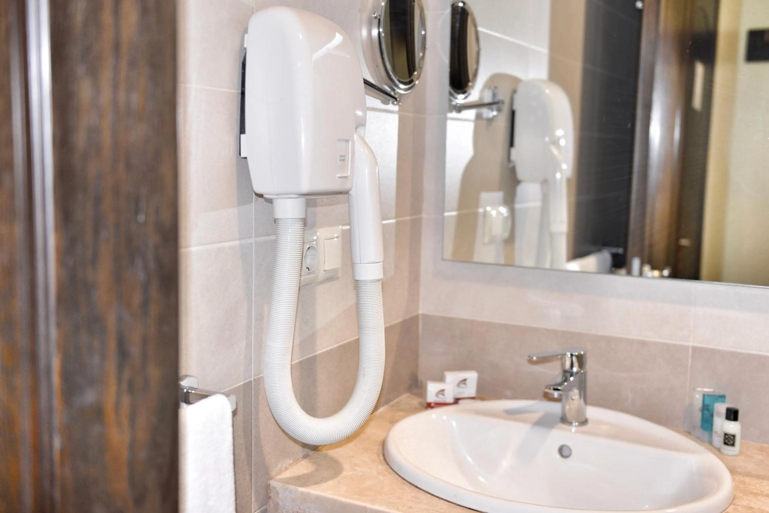 Shower in Colosseum Marina Hotel