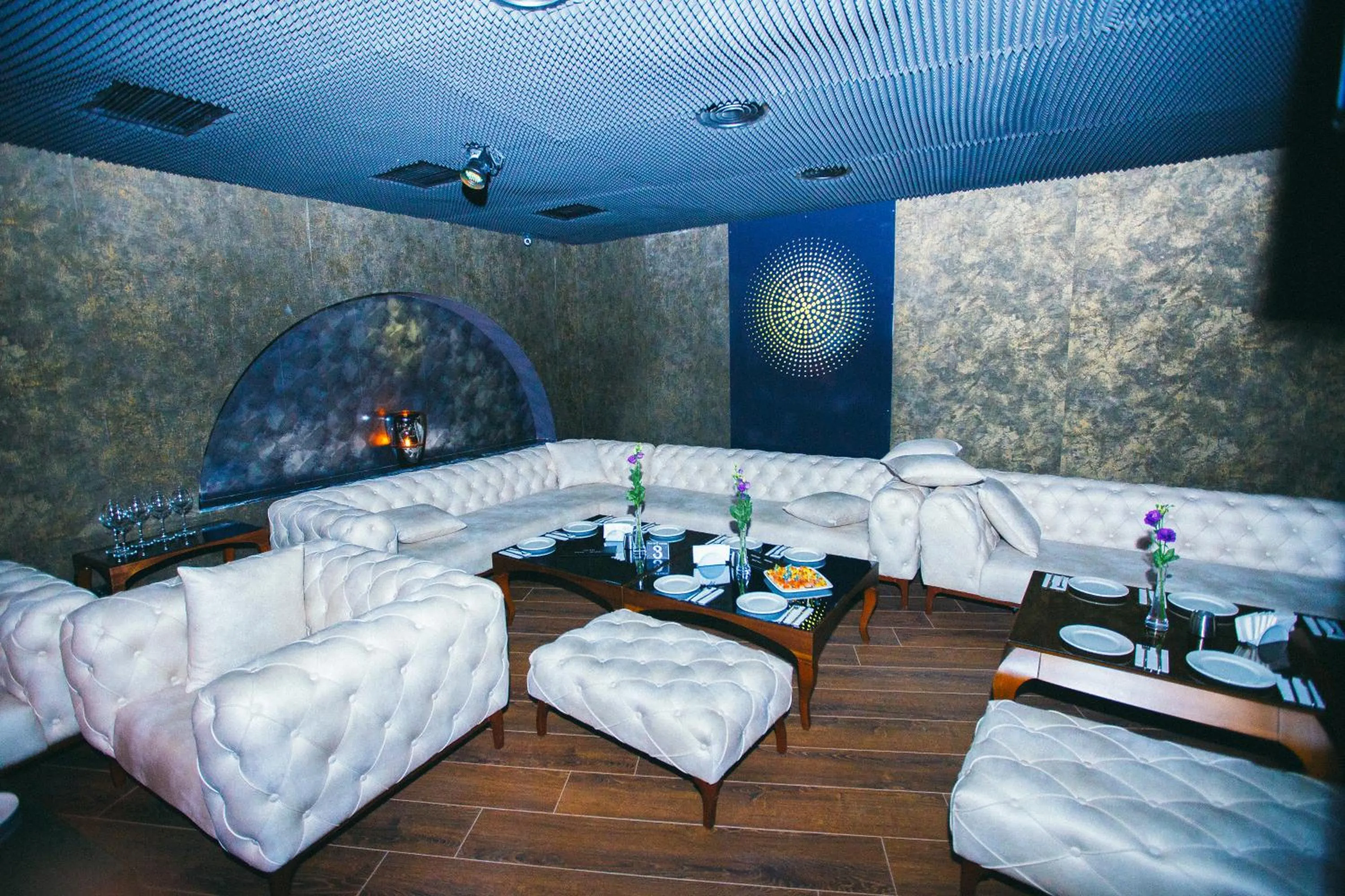 Karaoke, Bed in Colosseum Marina Hotel