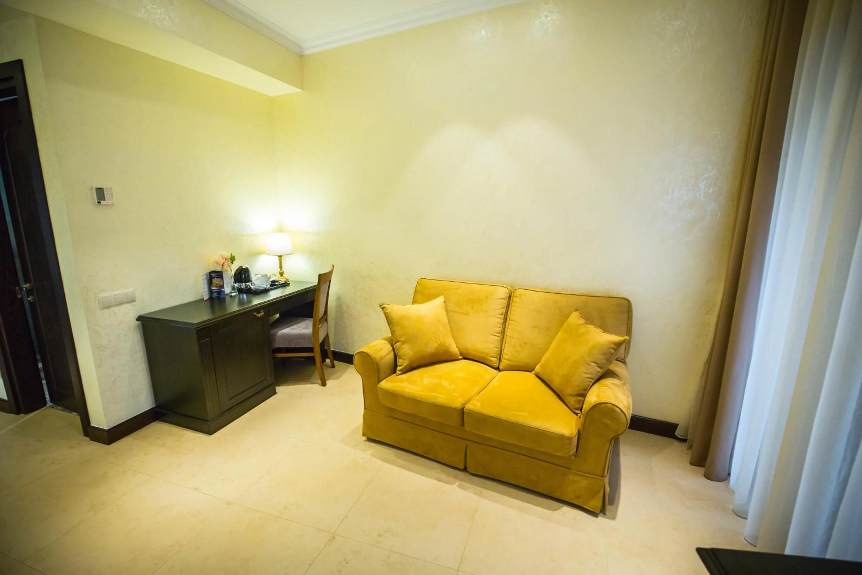 Living room in Colosseum Marina Hotel