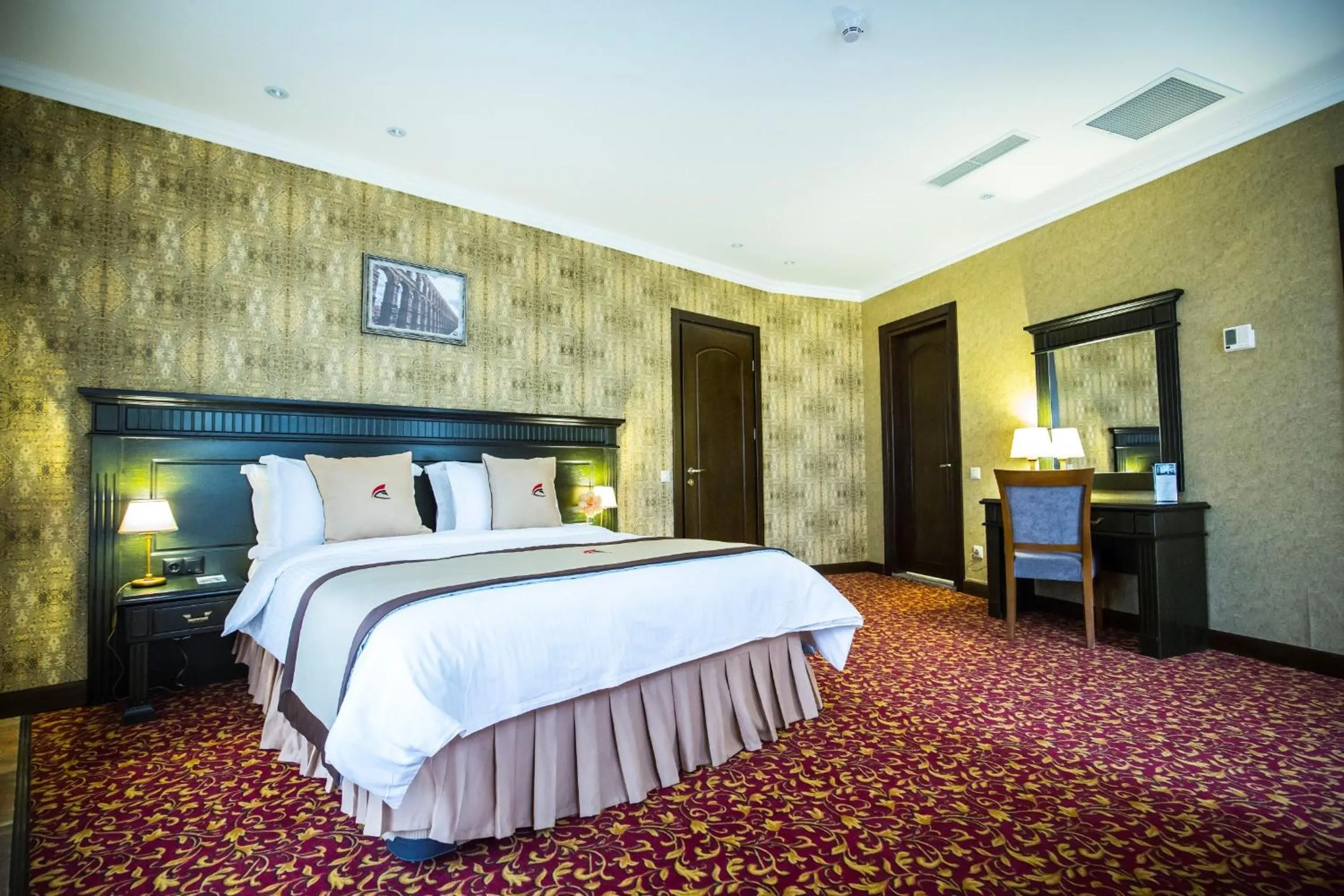 Bedroom, Bed in Colosseum Marina Hotel