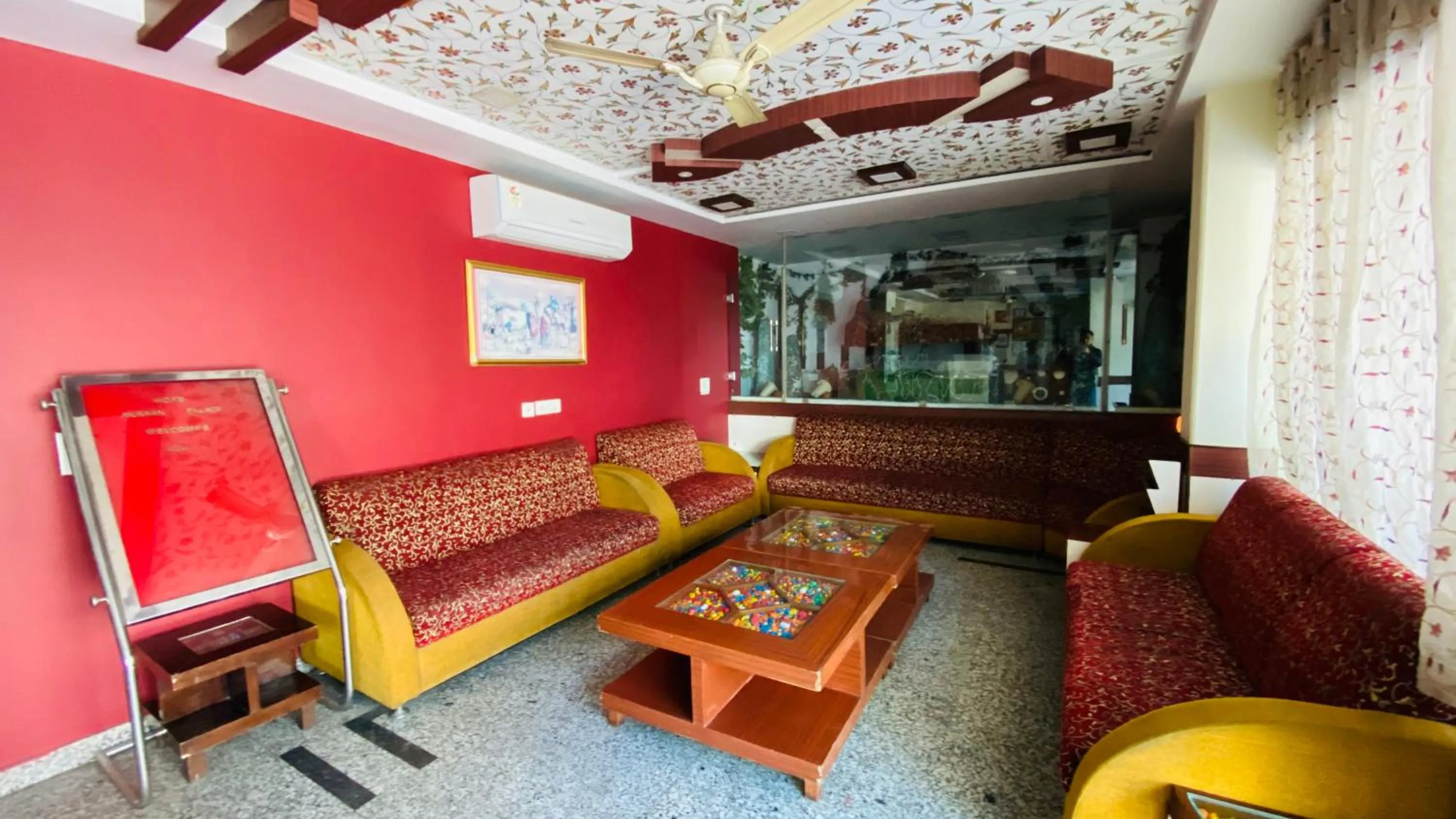 Nightclub / DJ in Hotel Muskan Palace