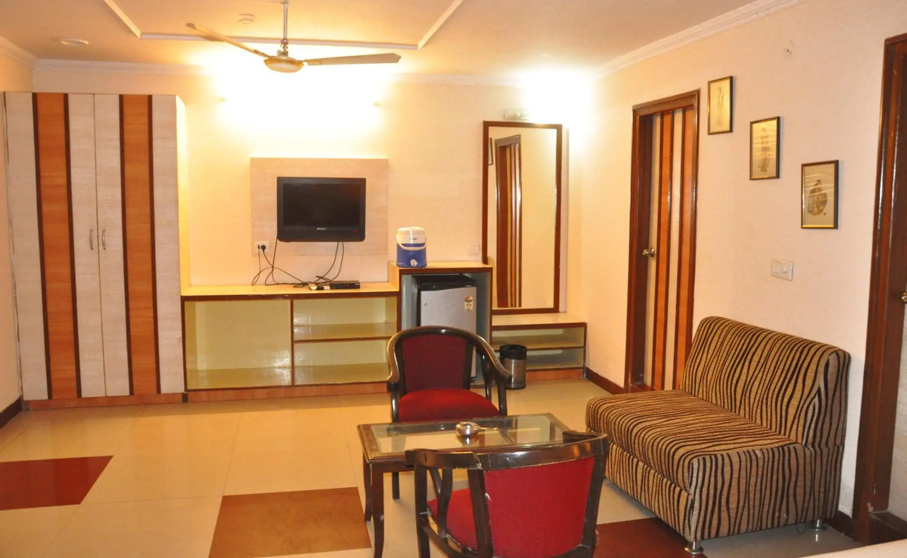 Family Room with Bathroom in Hotel Muskan Palace Family Room with Bathroom in Hotel Muskan Palace