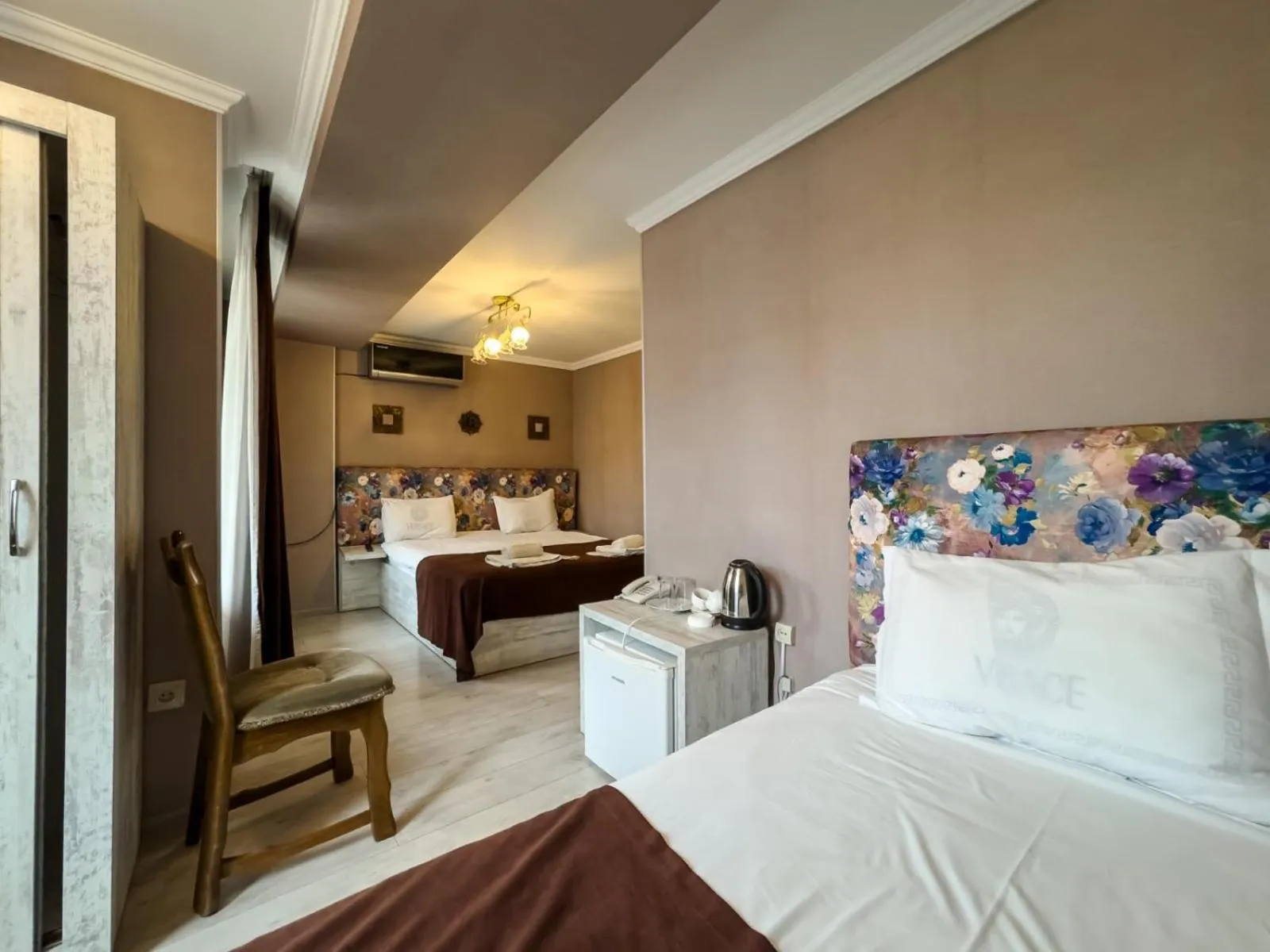 Photo of the whole room, Bed in Hotel New Metekhi