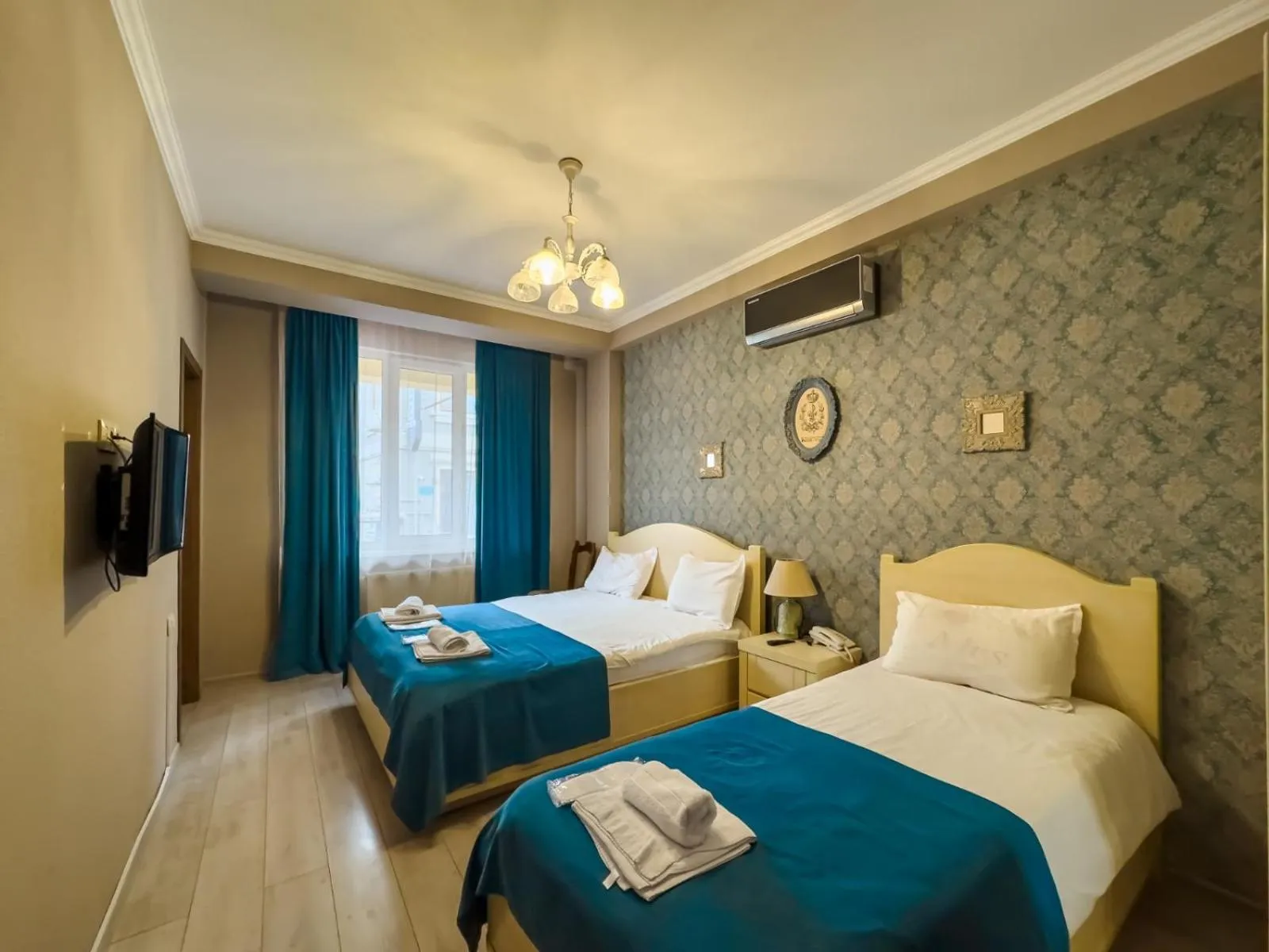 Photo of the whole room, Bed in Hotel New Metekhi