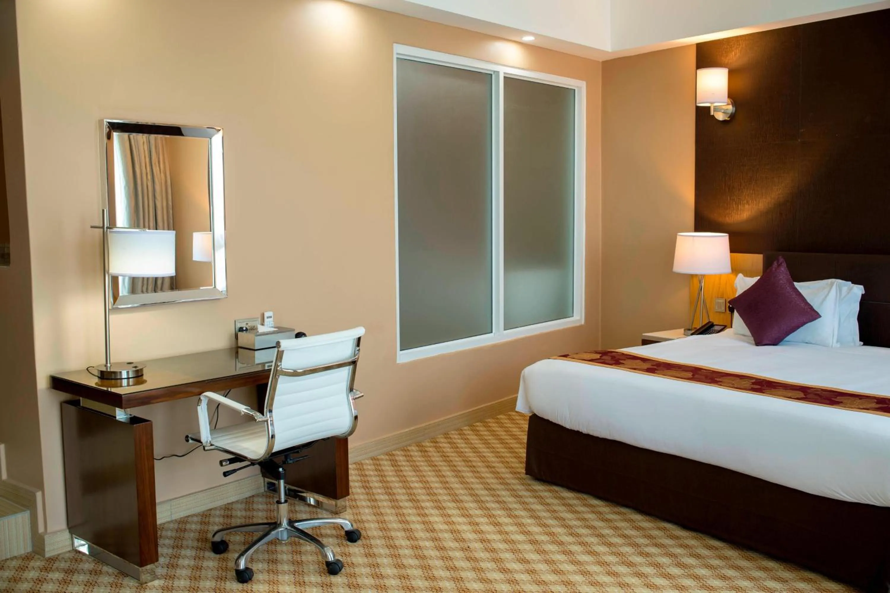 Photo of the whole room, Bed in Protea Hotel by Marriott Entebbe