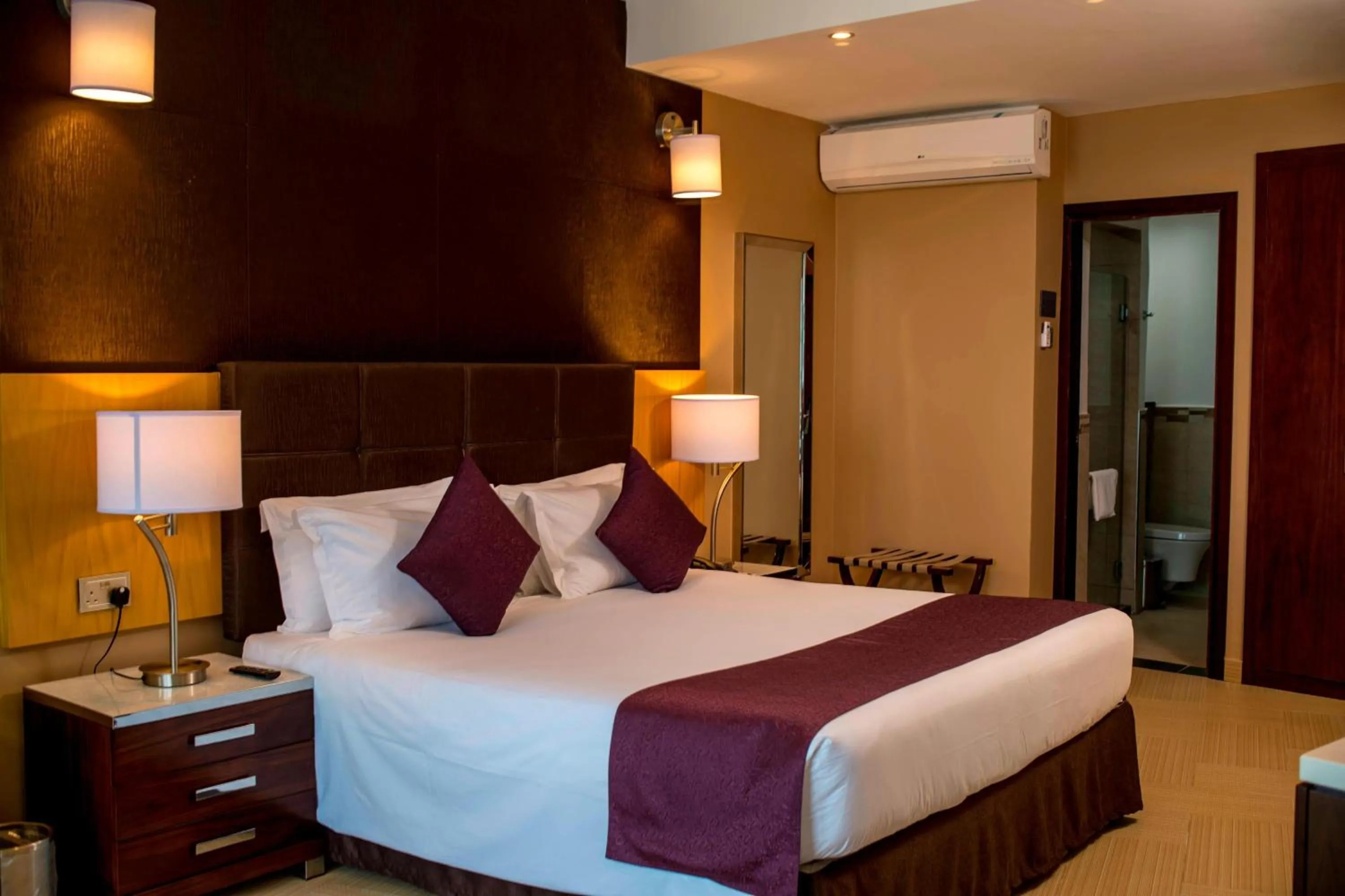 Photo of the whole room, Bed in Protea Hotel by Marriott Entebbe